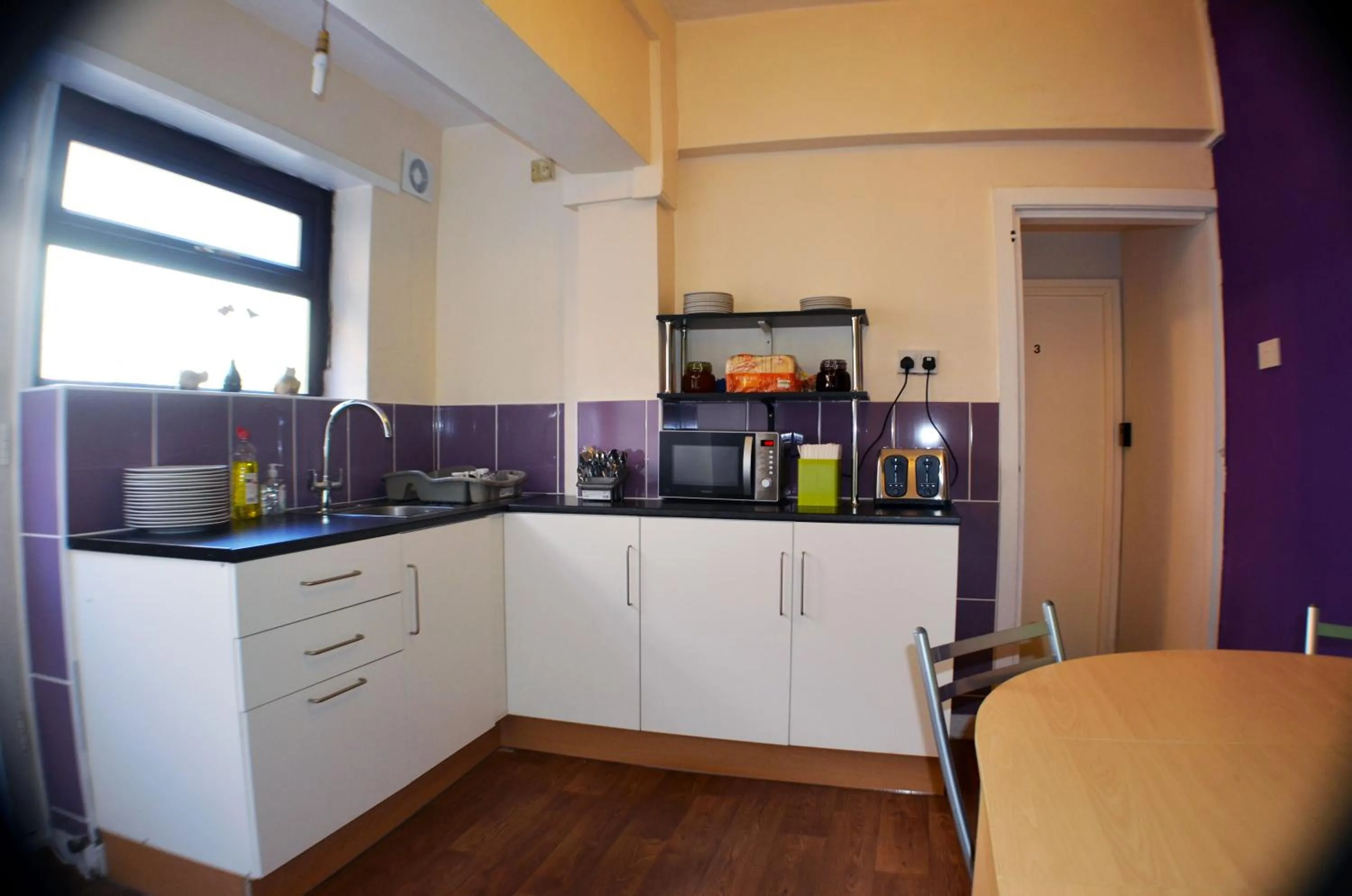 Kitchen or kitchenette in Birchfields Guest House