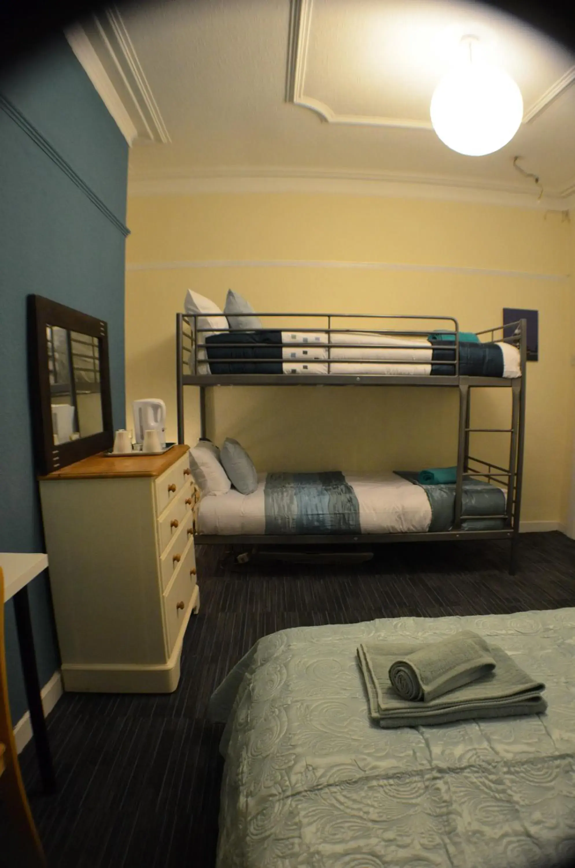 Quadruple Room in Birchfields Guest House Quadruple Room in Birchfields Guest House