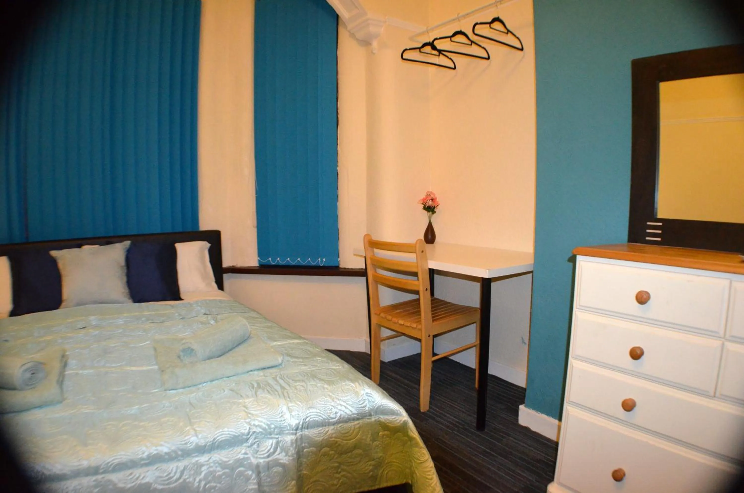 Bedroom, Bed in Birchfields Guest House