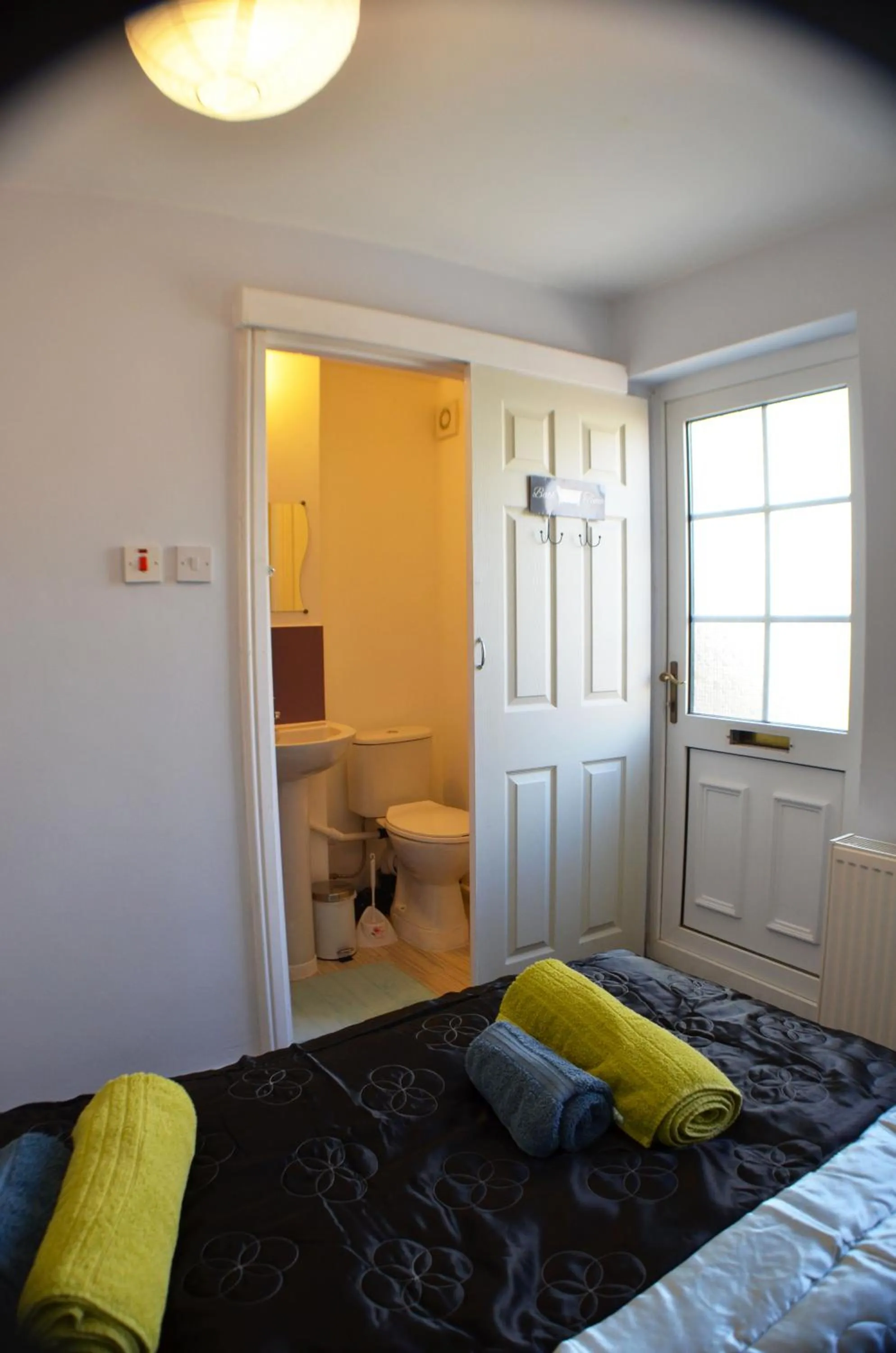 Bathroom, Bed in Birchfields Guest House