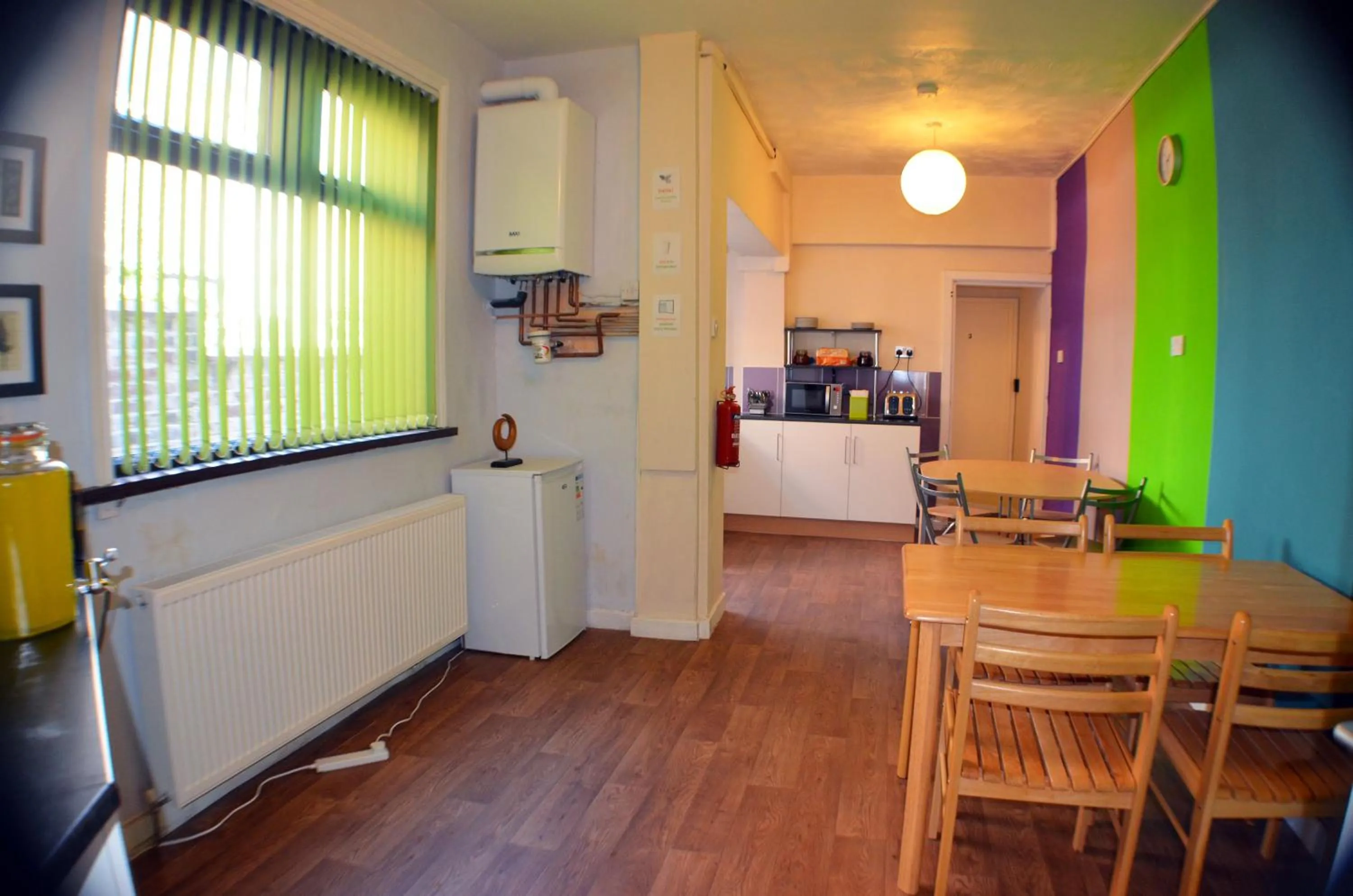Kitchen or kitchenette in Birchfields Guest House