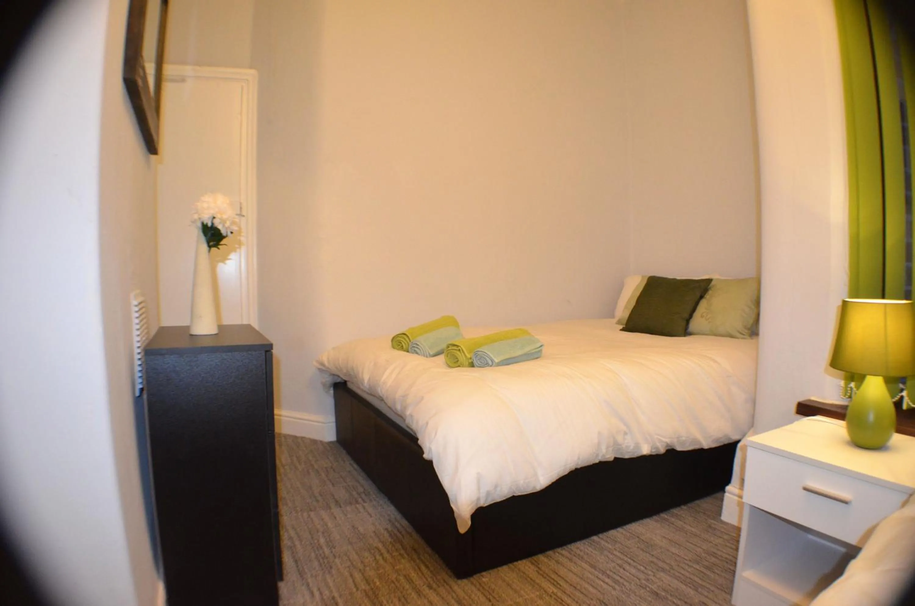 Bedroom, Bed in Birchfields Guest House