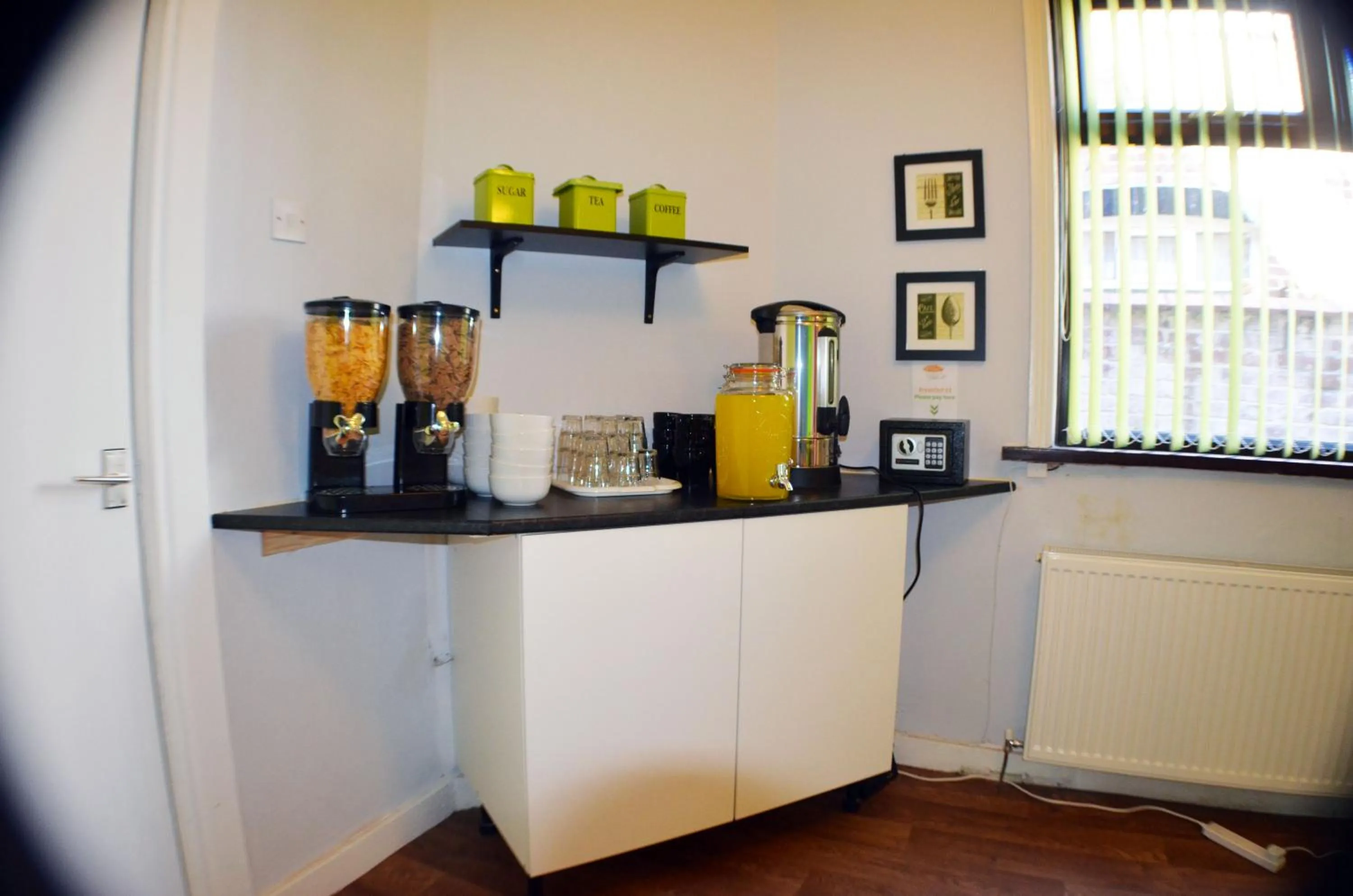 Kitchen or kitchenette in Birchfields Guest House