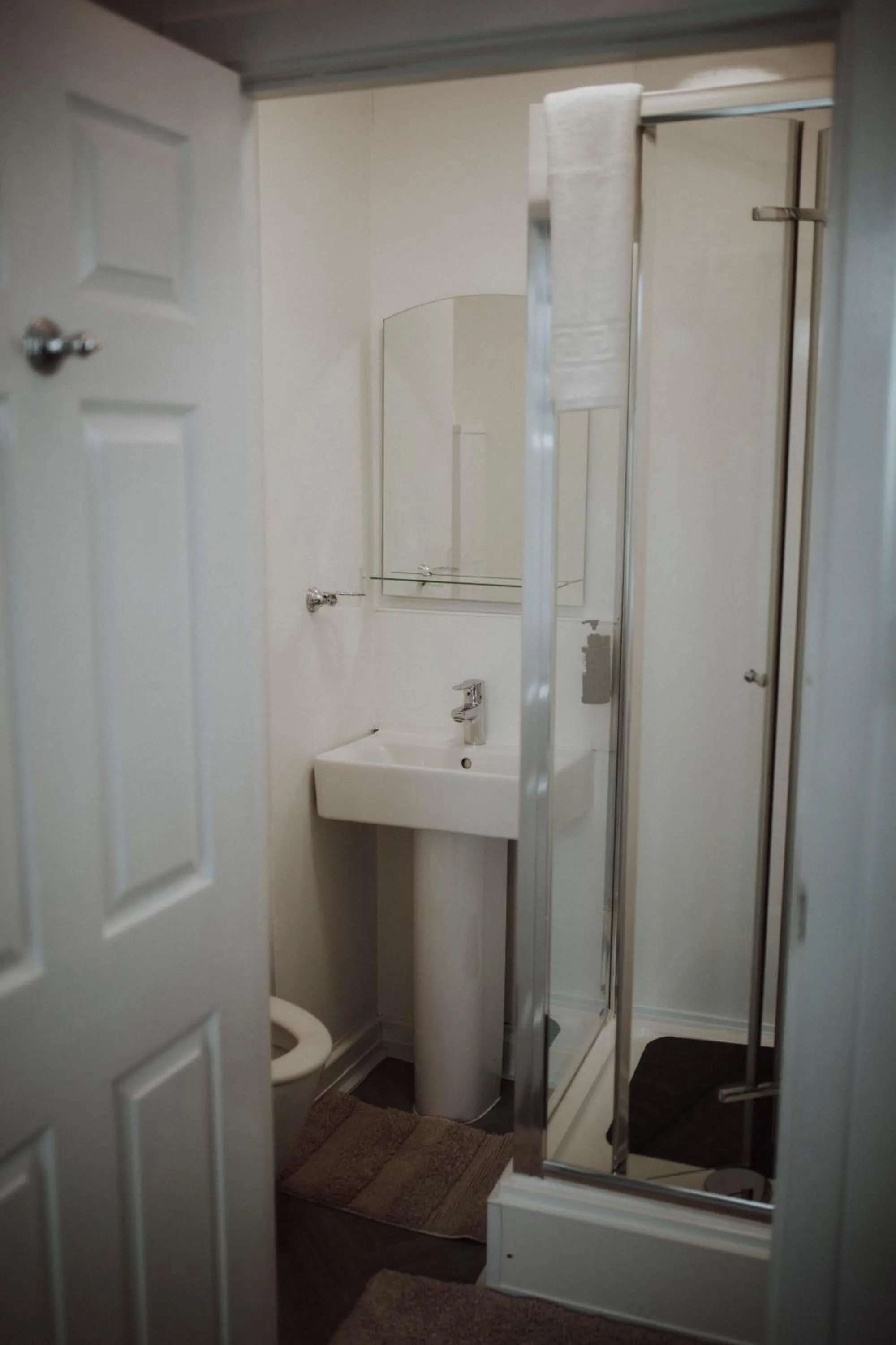 Shower in 16 Pilrig Guest House