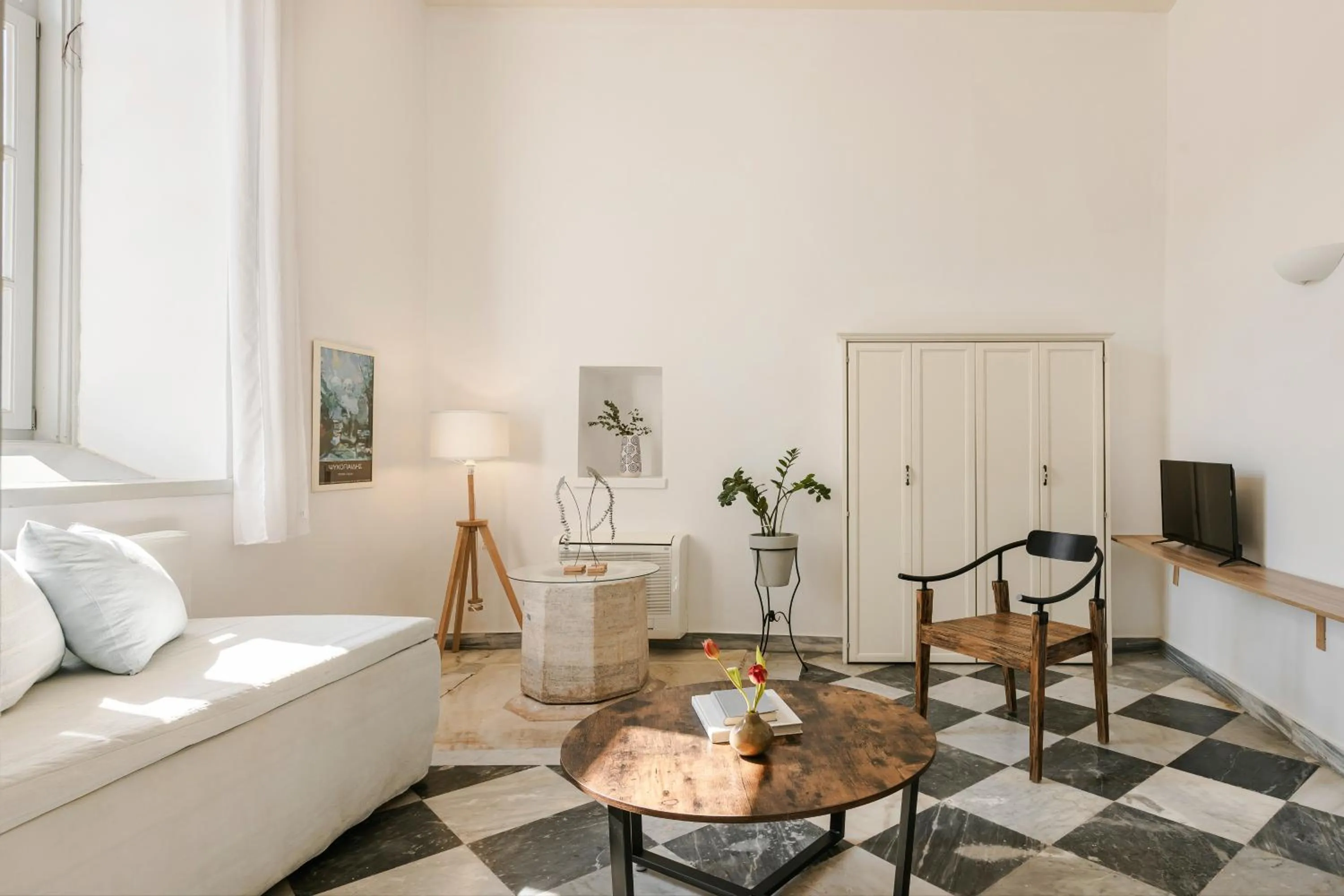 Living room, Bed in Hydra Hotel