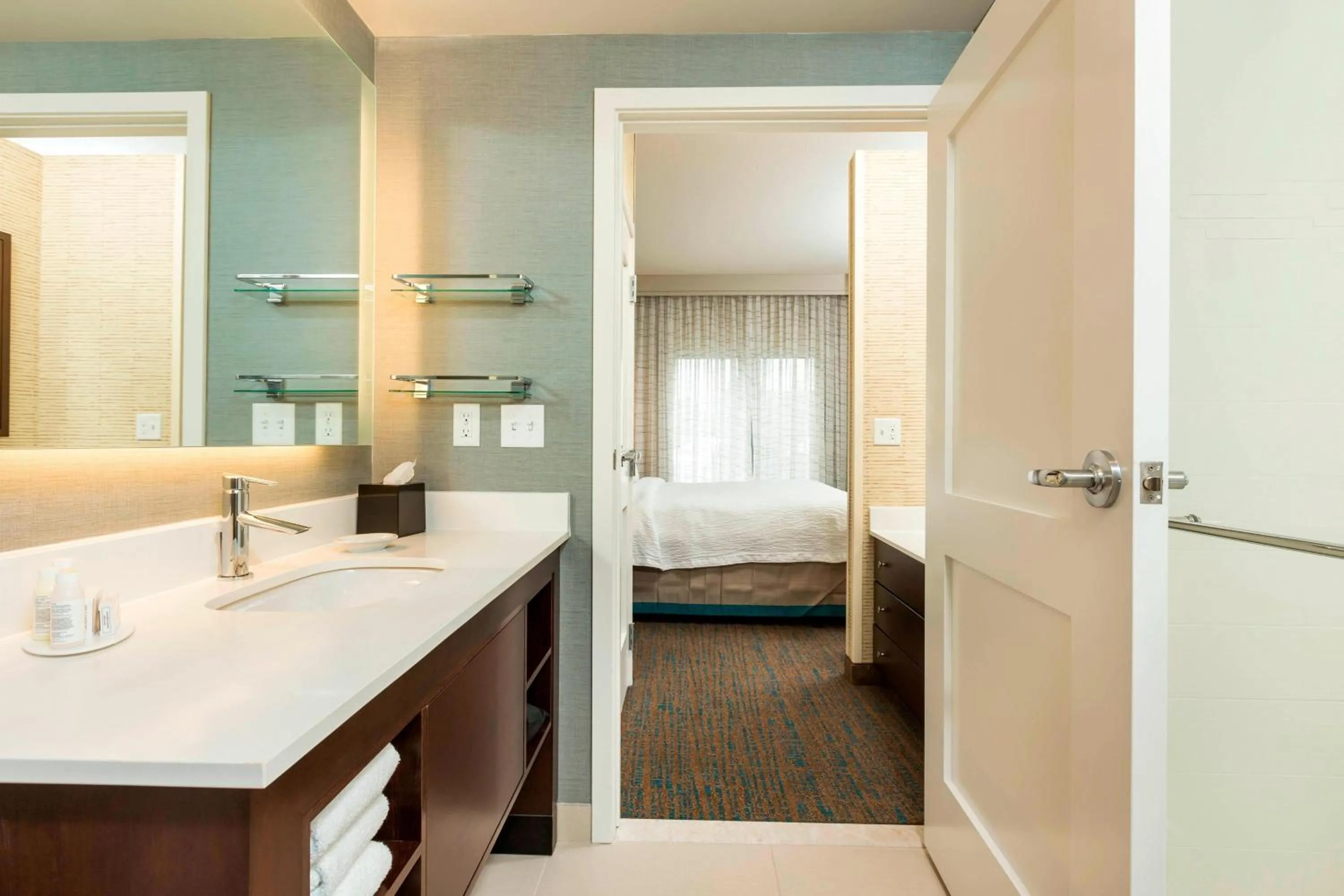 Bathroom, Bed in Residence Inn by Marriott Portland Hillsboro/Brookwood