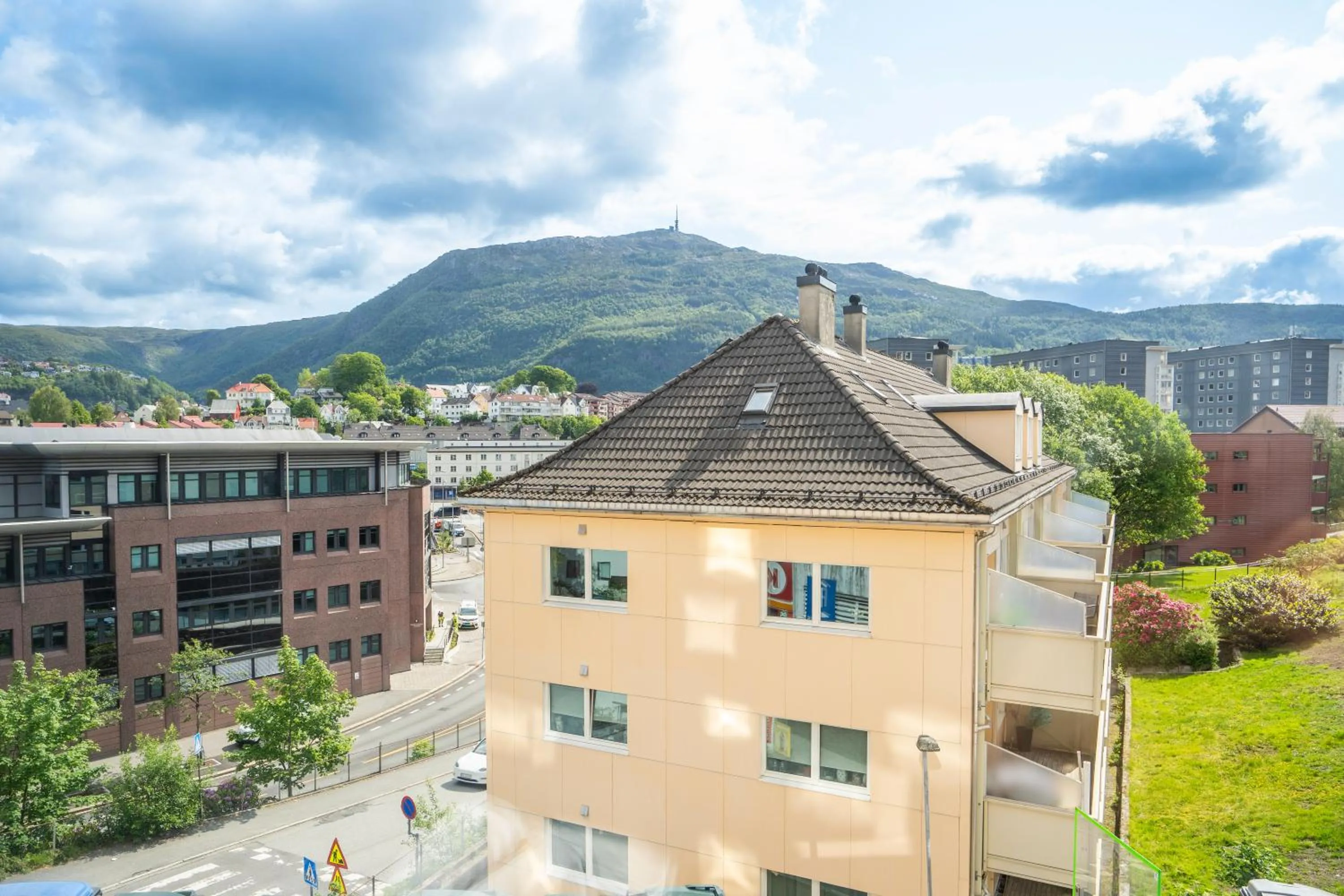 Mountain view in Magic Hotel Solheimsviken