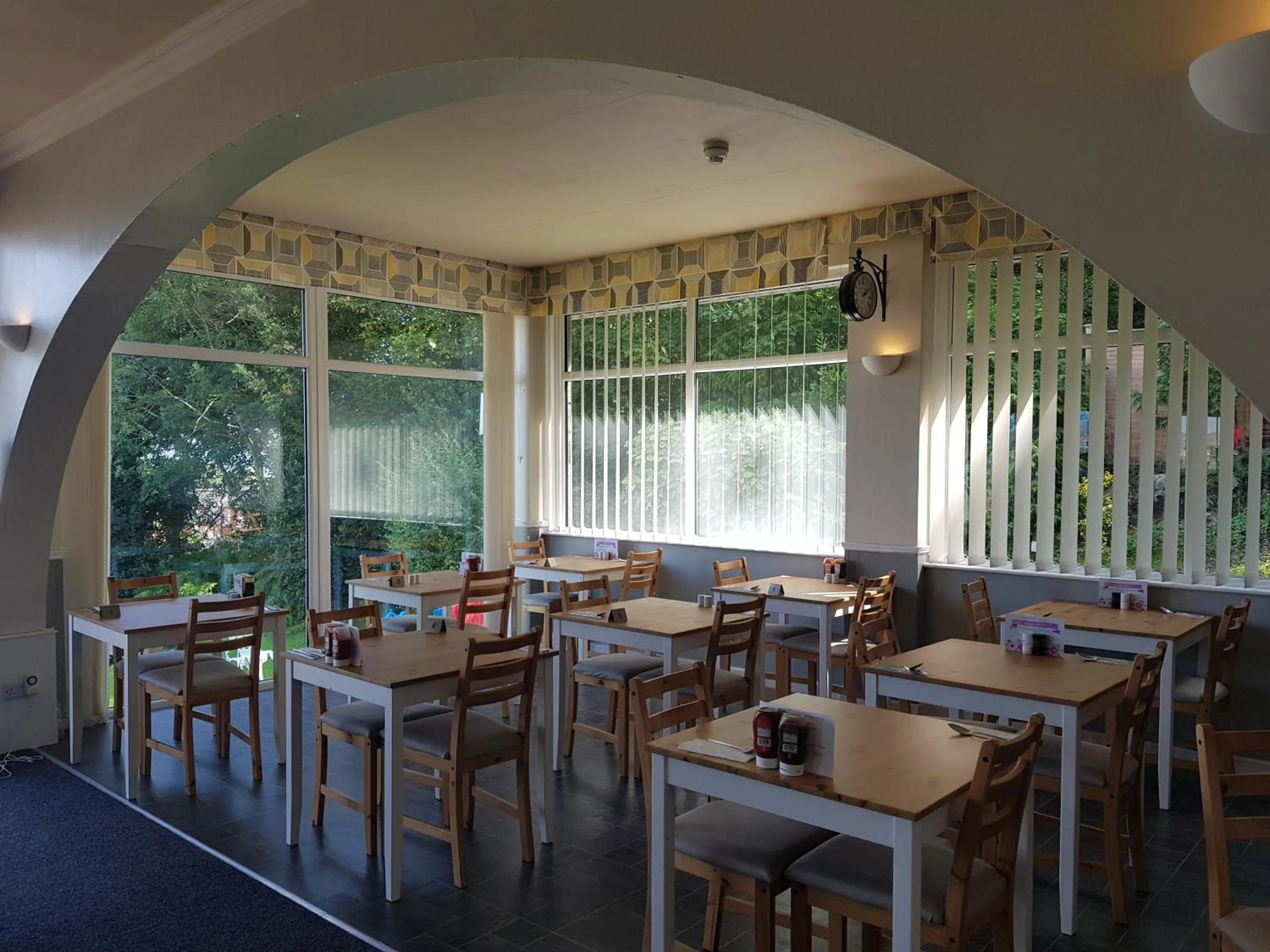 Restaurant/places to eat in Victoria Lodge