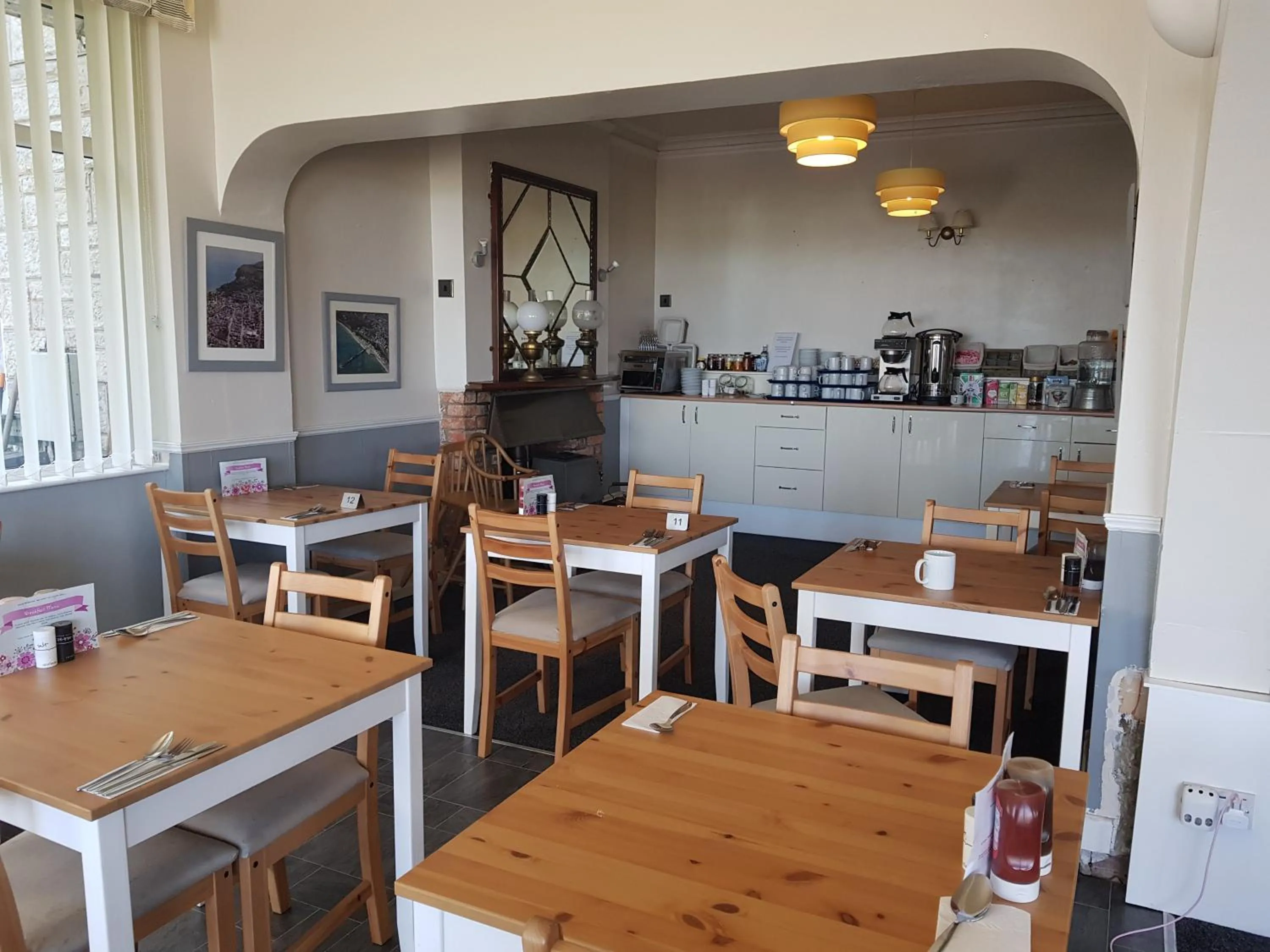 Restaurant/places to eat in Victoria Lodge