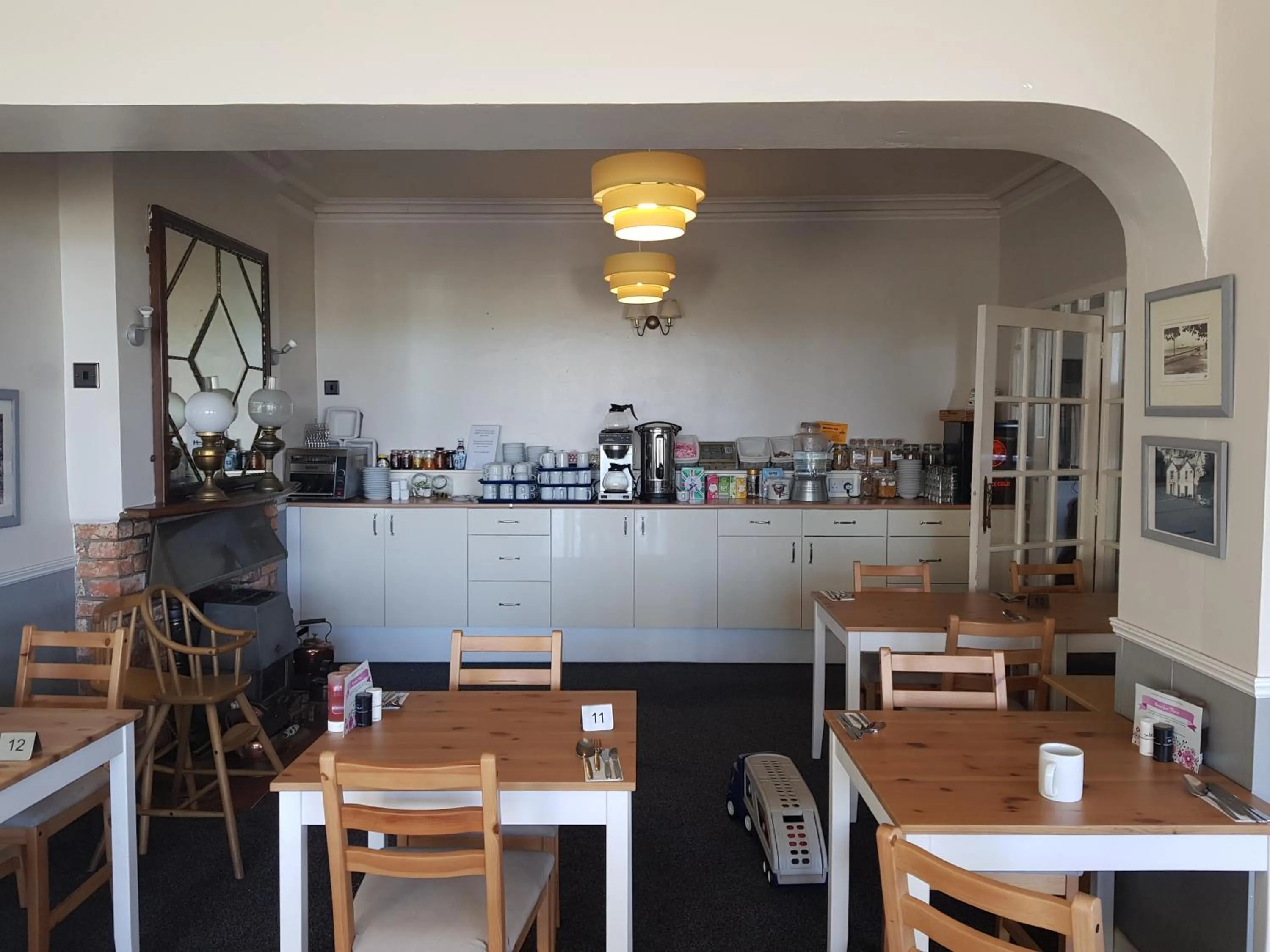 Restaurant/places to eat in Victoria Lodge