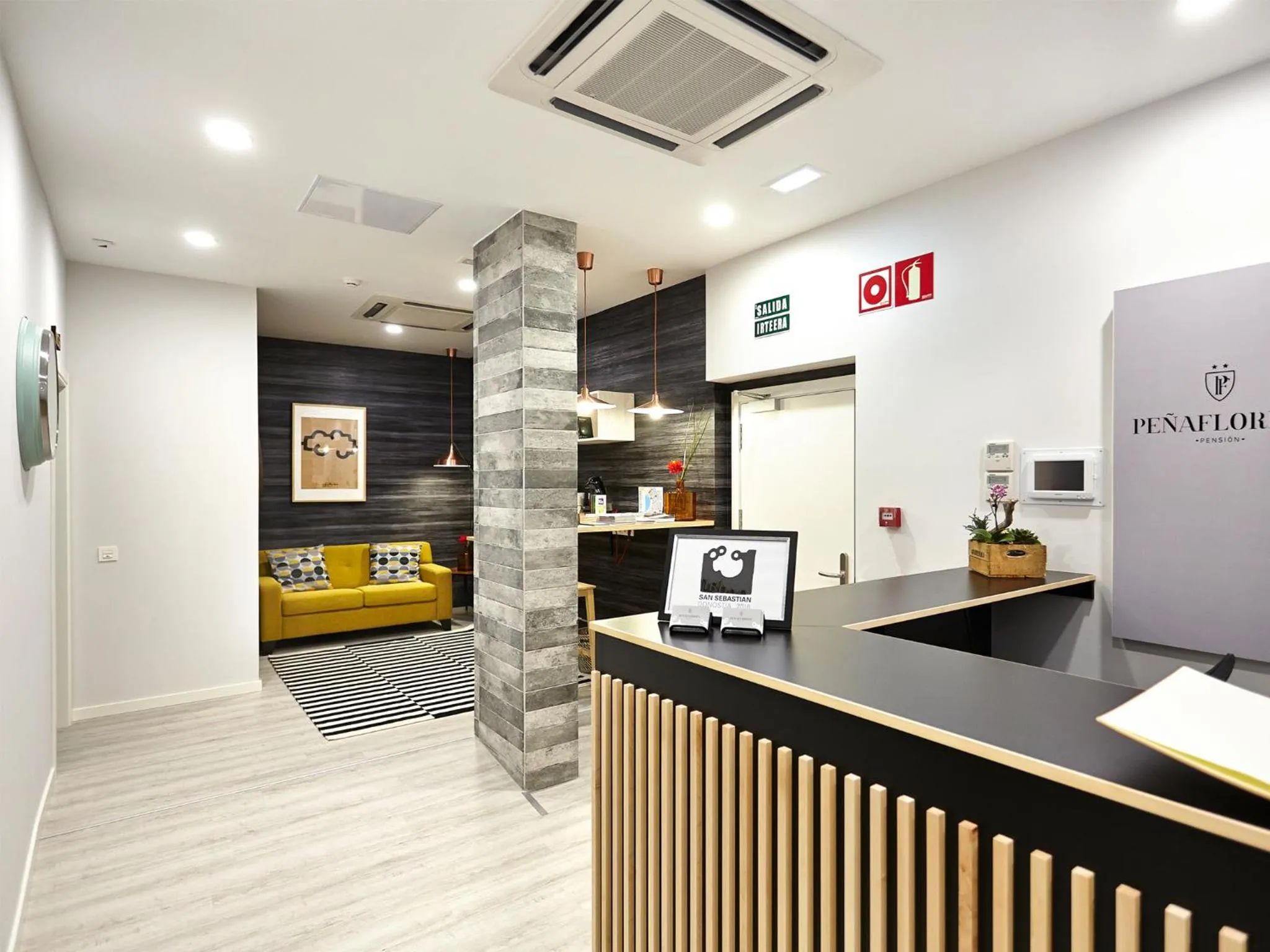 Lobby or reception in Pensión Peñaflorida