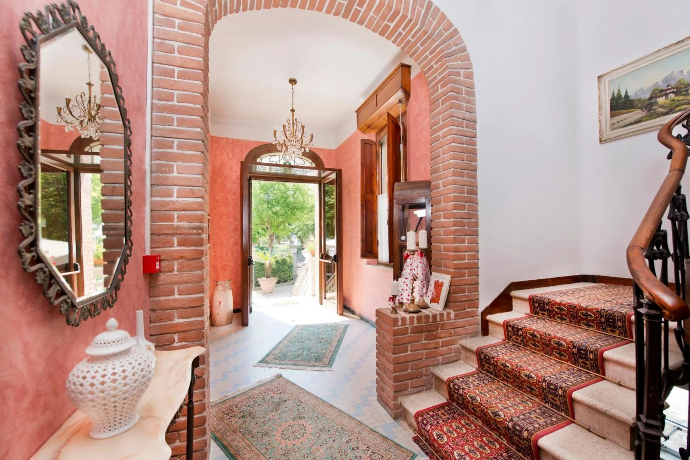 Communal lounge/ TV room in Hotel Stefania