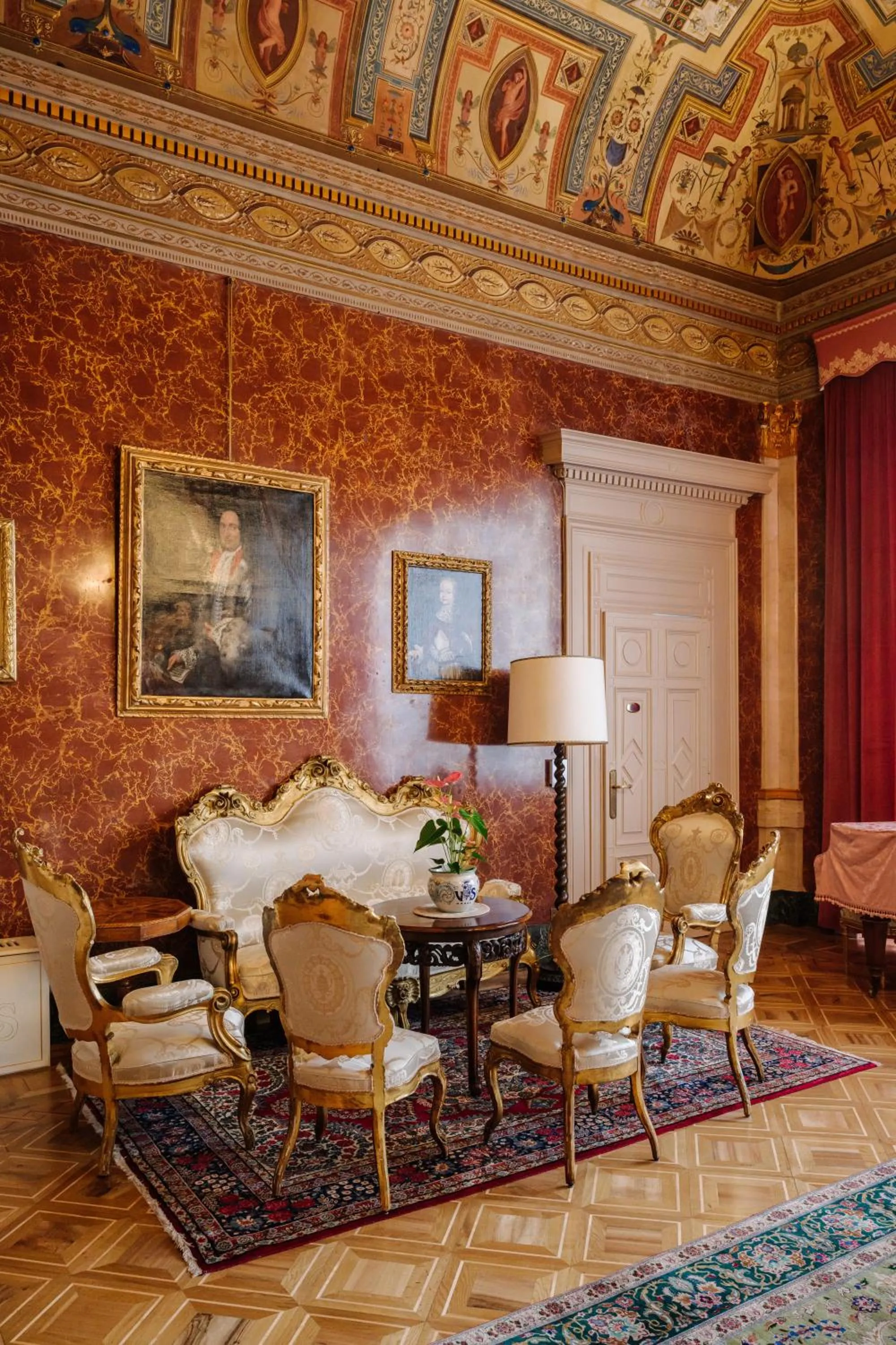 Communal lounge/ TV room in Grand Hotel Villa Serbelloni - A Legendary Hotel