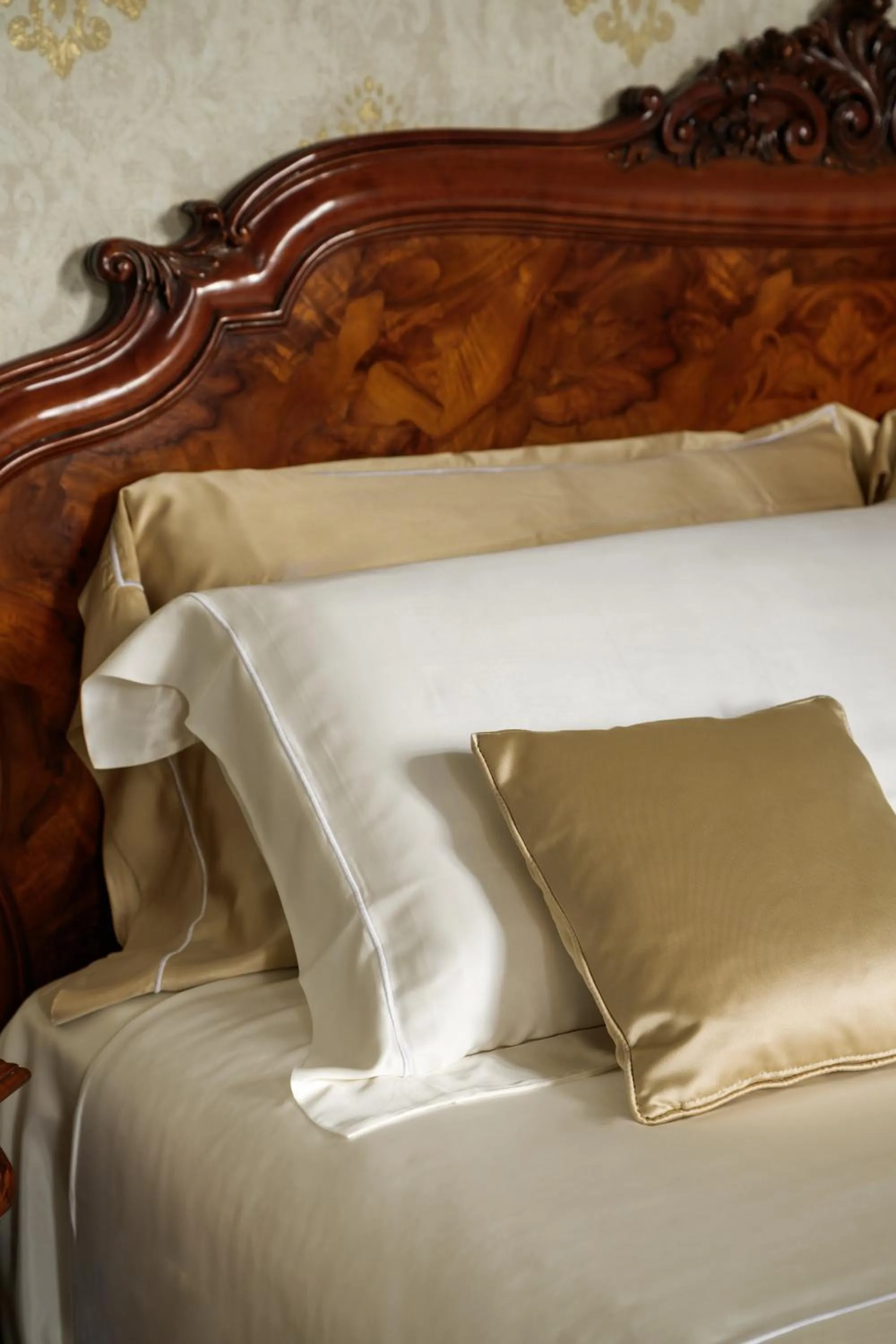 Bed in Grand Hotel Villa Serbelloni - A Legendary Hotel