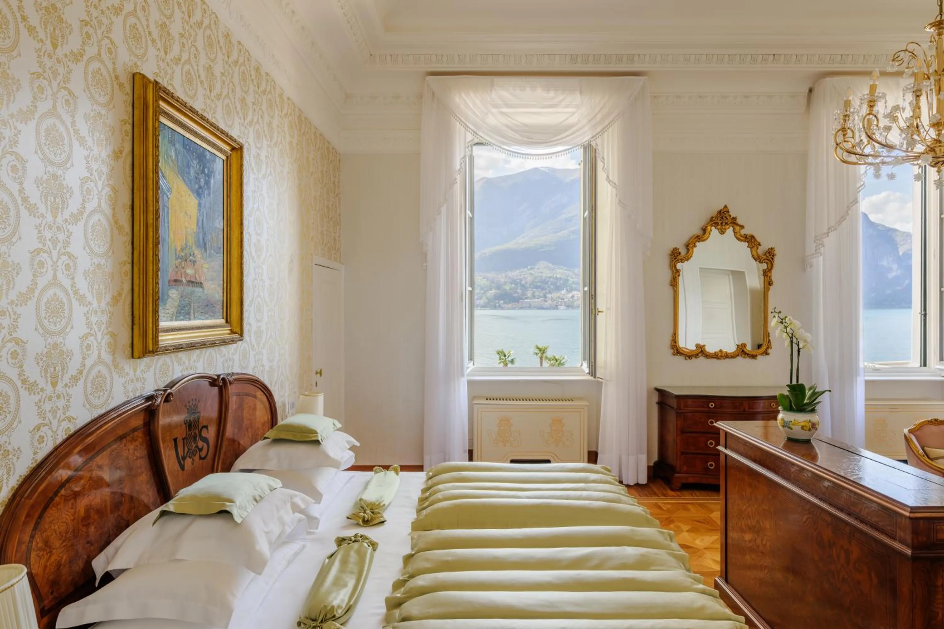 Photo of the whole room, Bed in Grand Hotel Villa Serbelloni - A Legendary Hotel