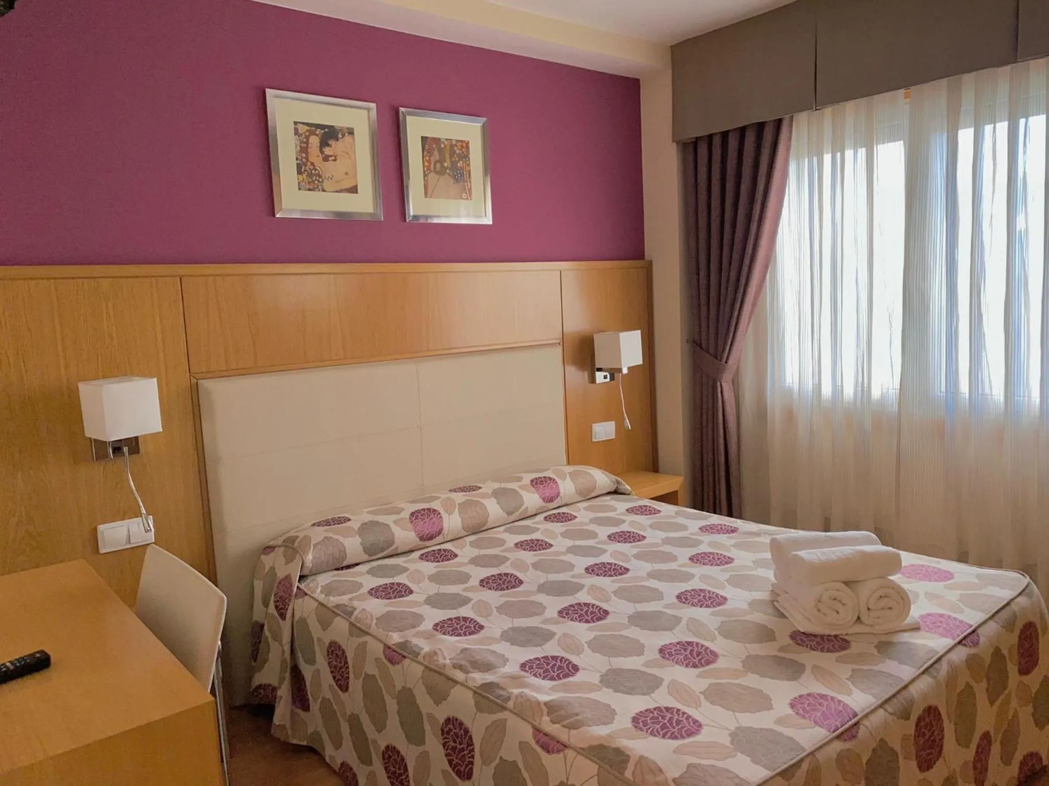 Bedroom, Bed in Hotel Condes De Lemos España