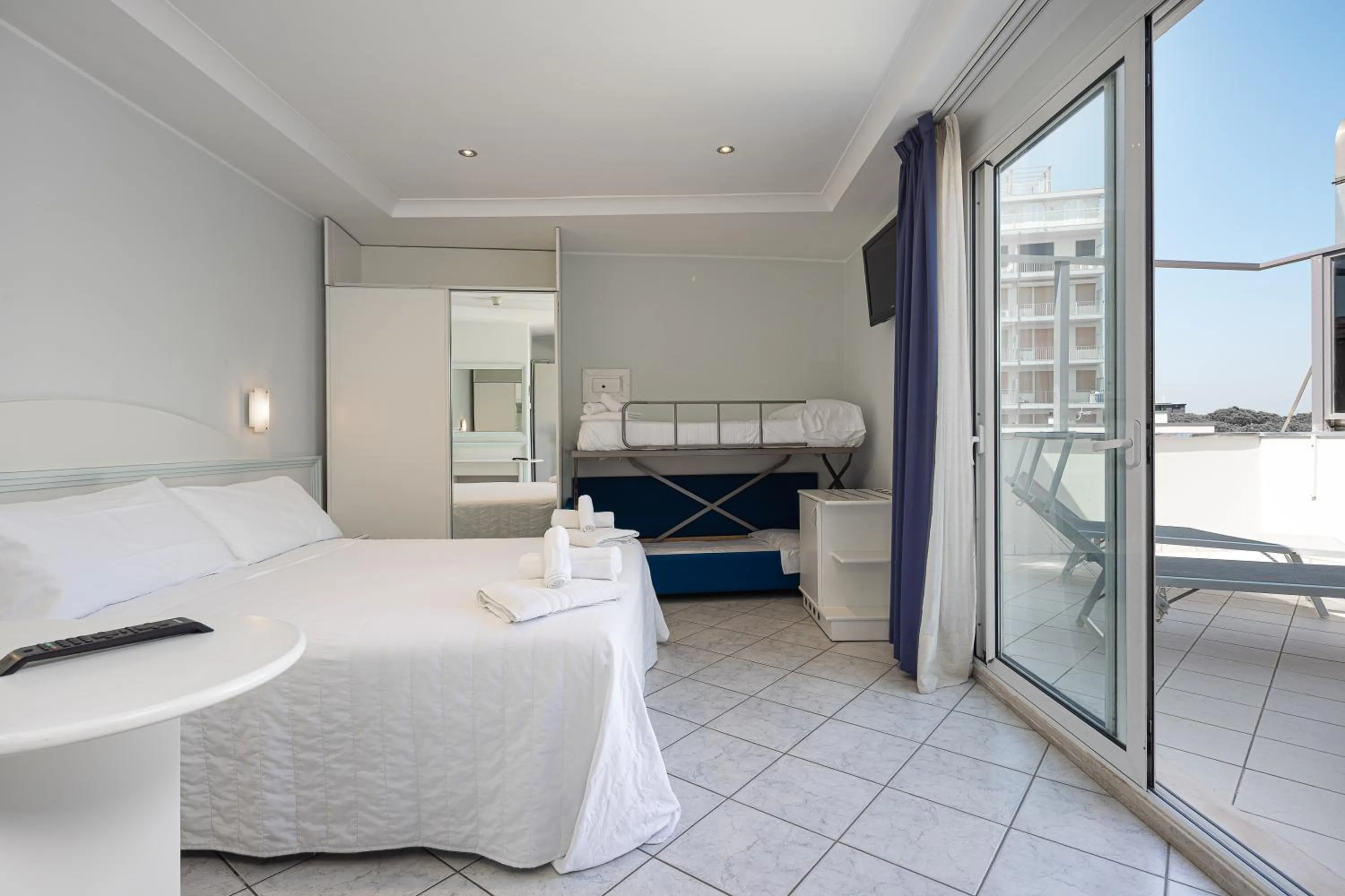 Balcony/Terrace, Bed in Hotel Oriente