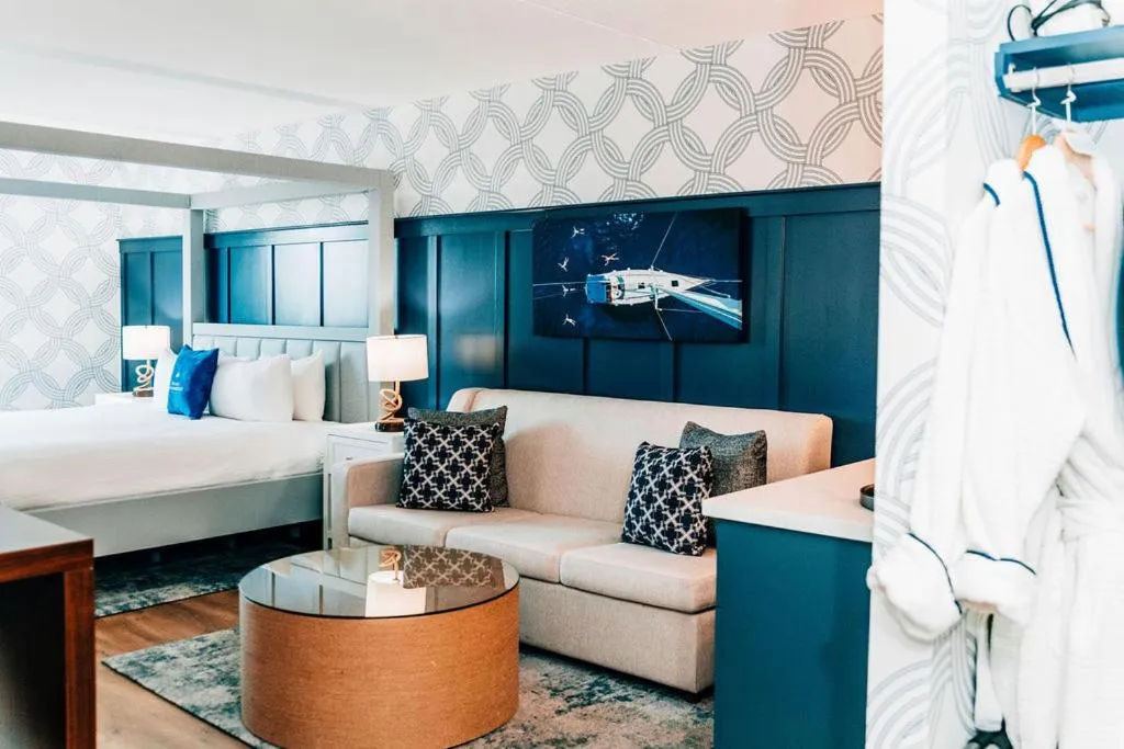 Photo of the whole room, Bed in Salem Waterfront Hotel & Suites