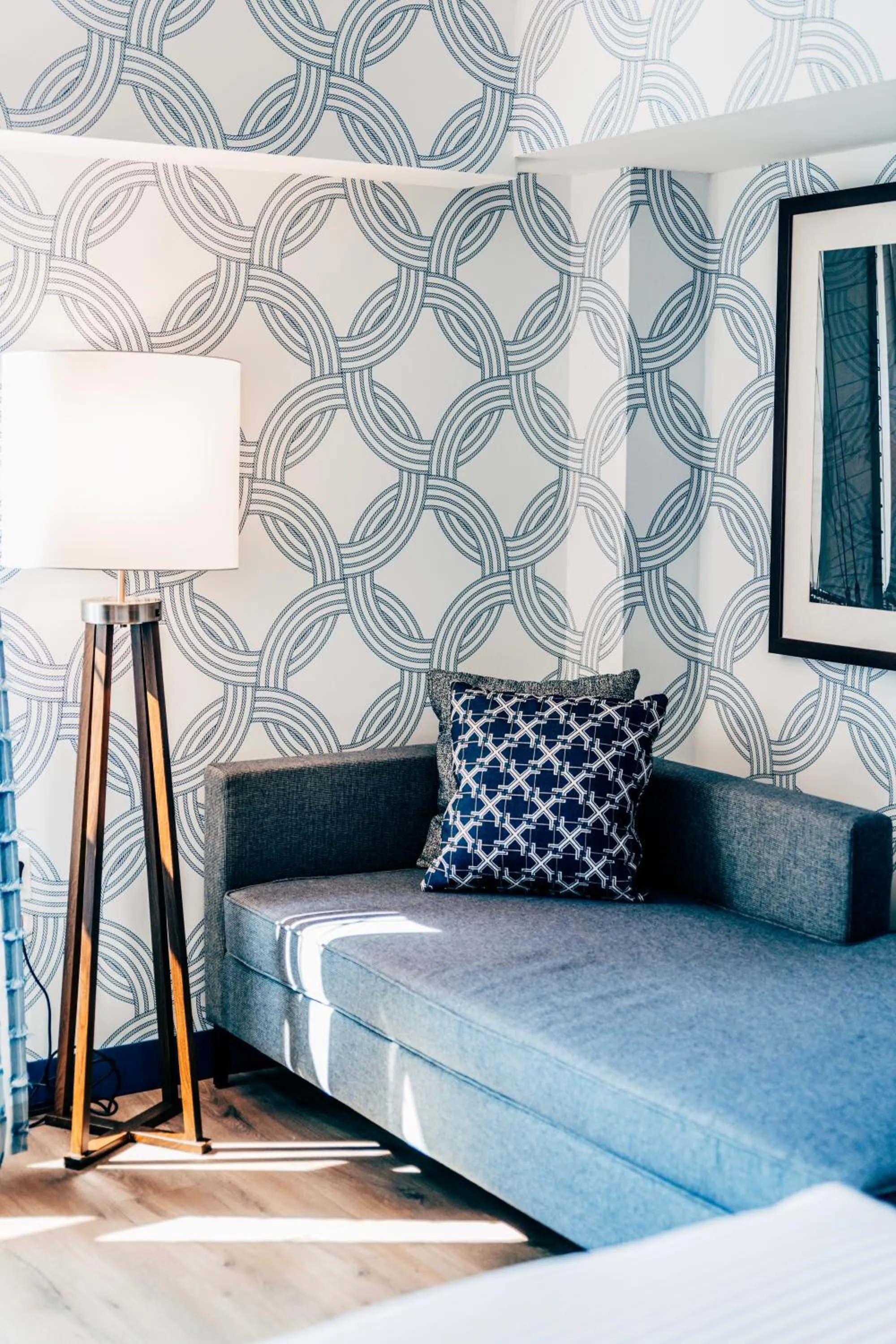 Seating area, Bed in Salem Waterfront Hotel & Suites