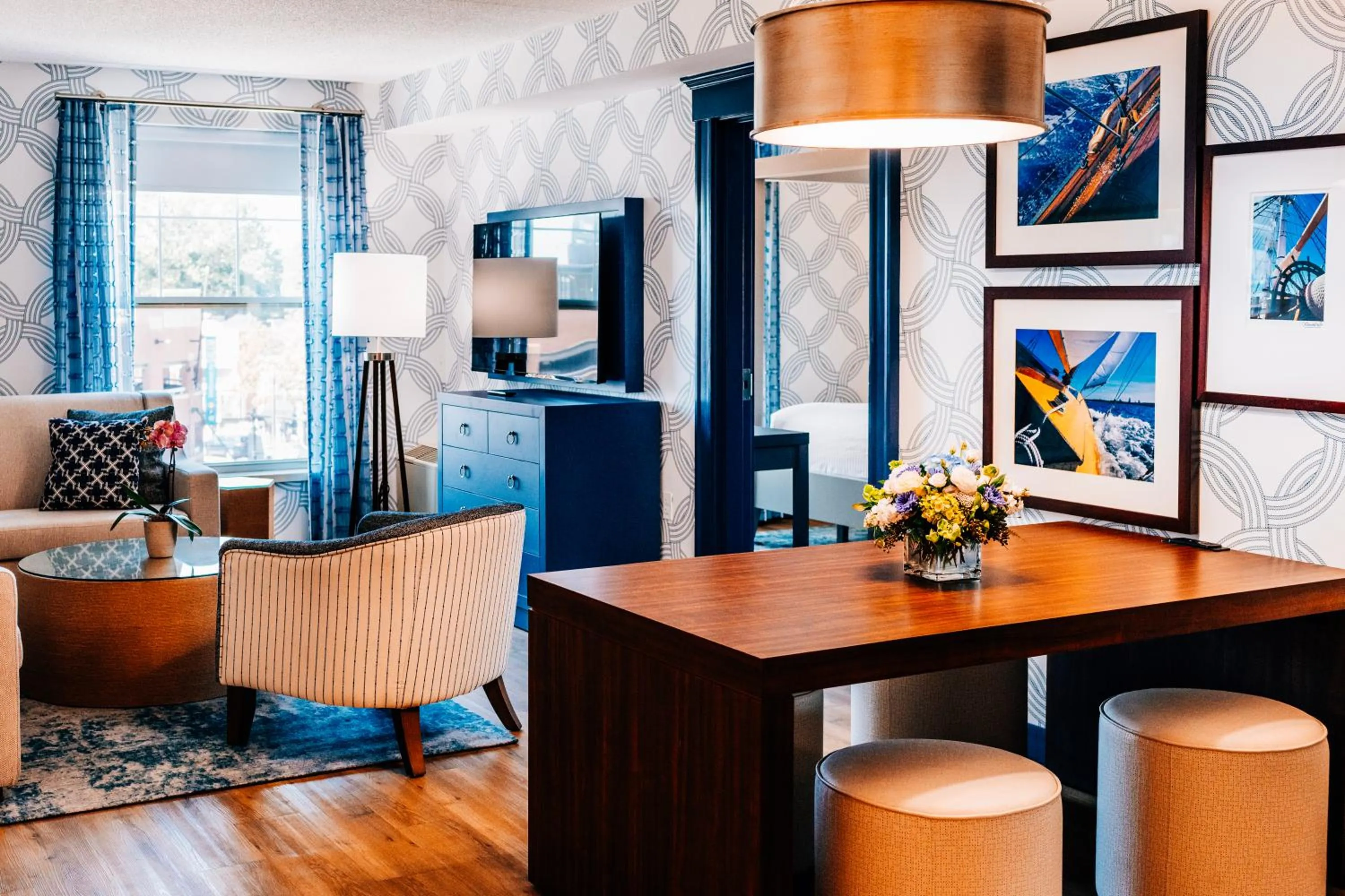 Living room in Salem Waterfront Hotel & Suites