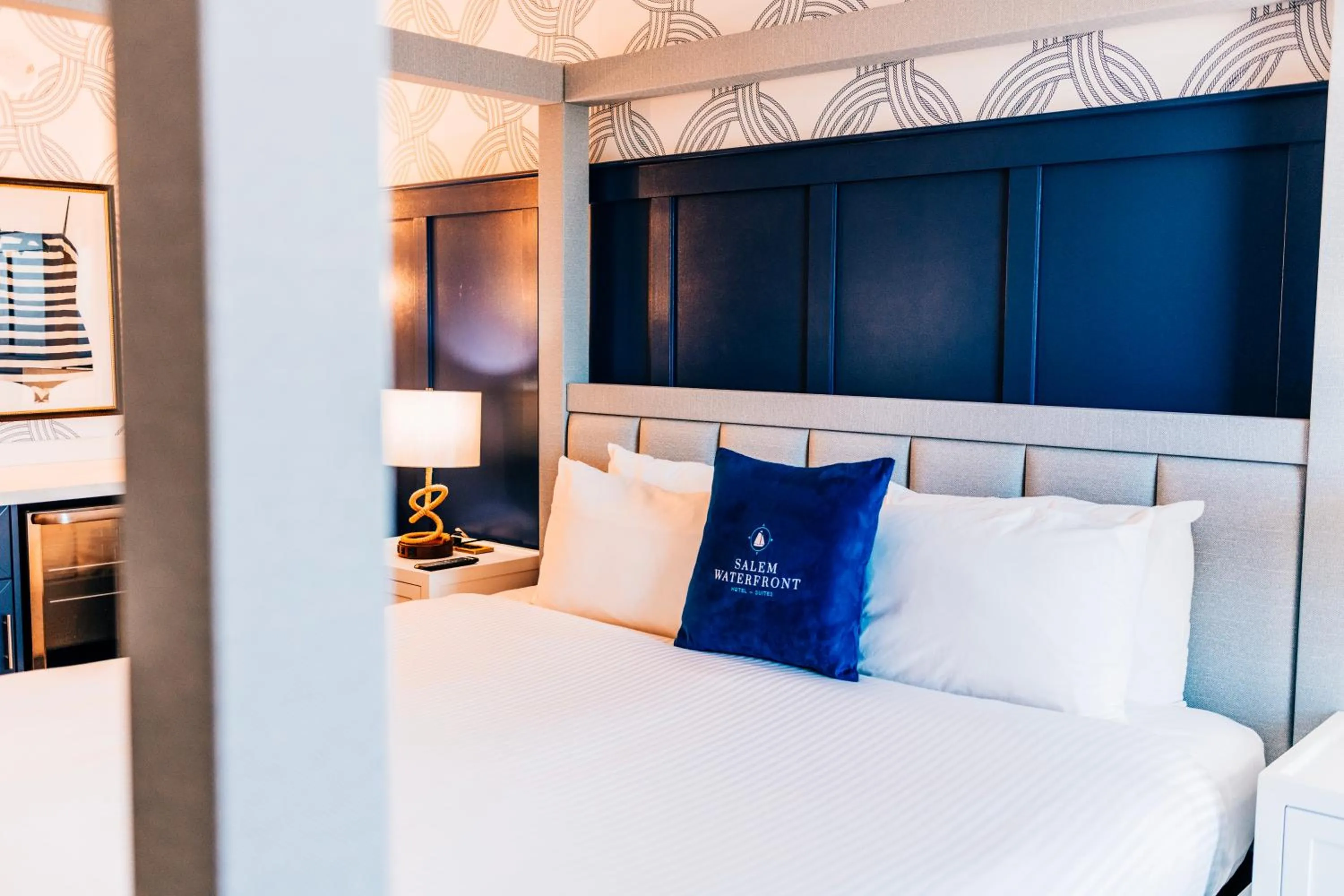 Bed in Salem Waterfront Hotel & Suites