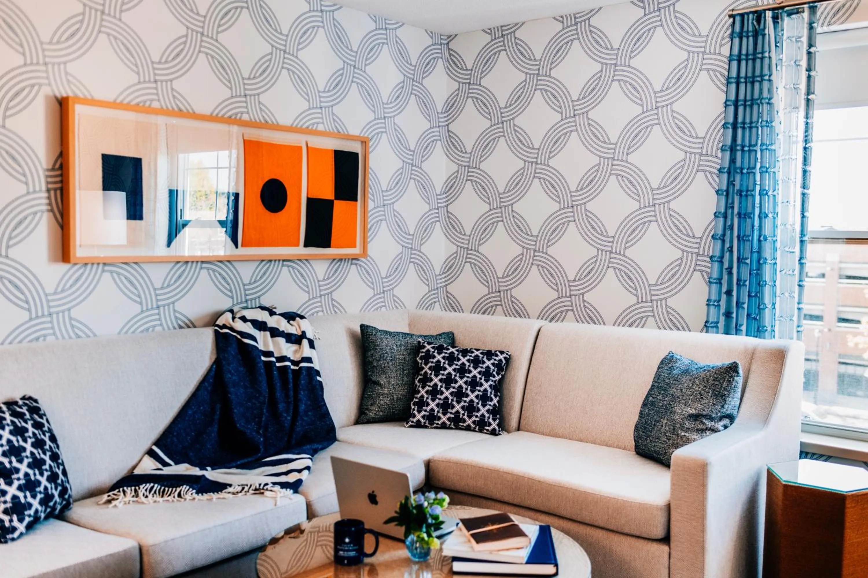 Living room in Salem Waterfront Hotel & Suites