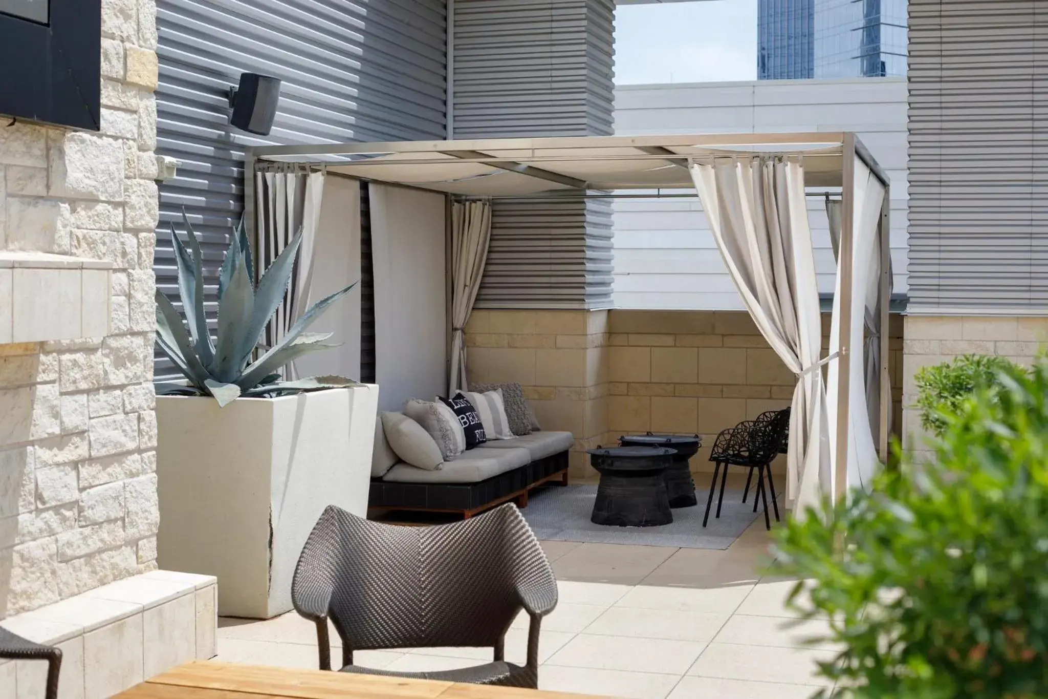 Swimming pool in Archer Hotel Austin Swimming pool in Archer Hotel Austin