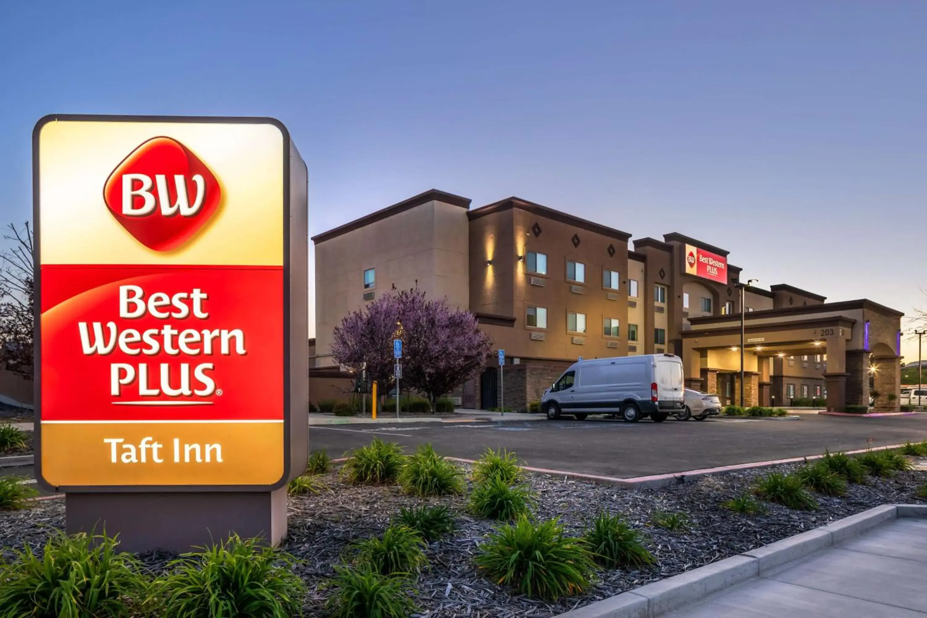 Property building in Best Western Plus Taft Inn Property building in Best Western Plus Taft Inn