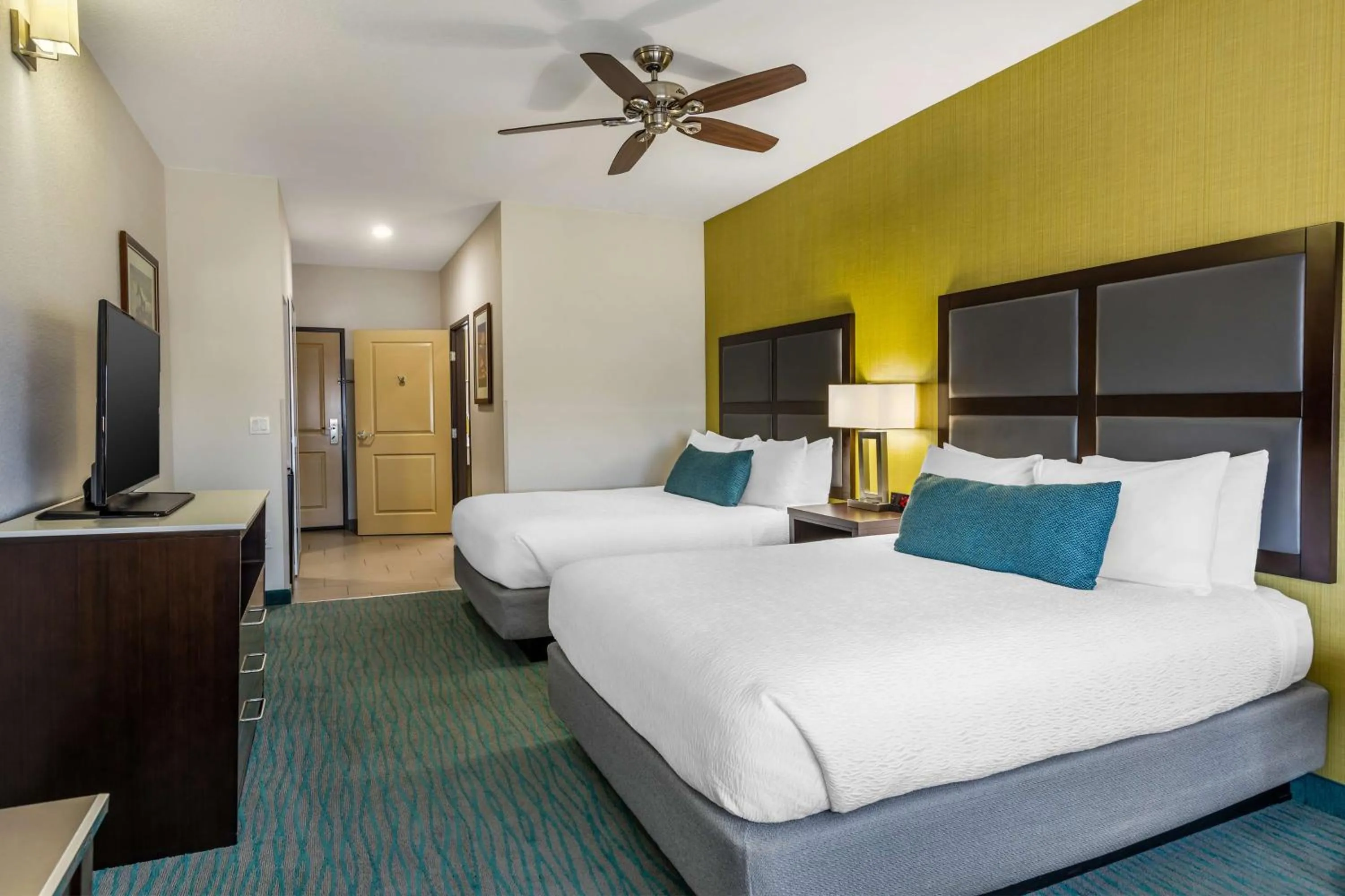 Bedroom, Bed in Best Western Plus Taft Inn