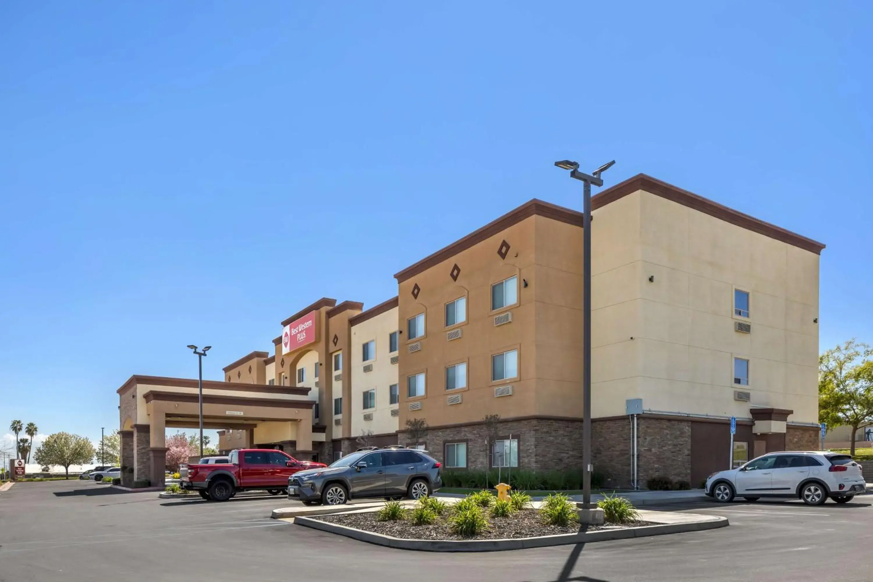 Property building in Best Western Plus Taft Inn Property building in Best Western Plus Taft Inn
