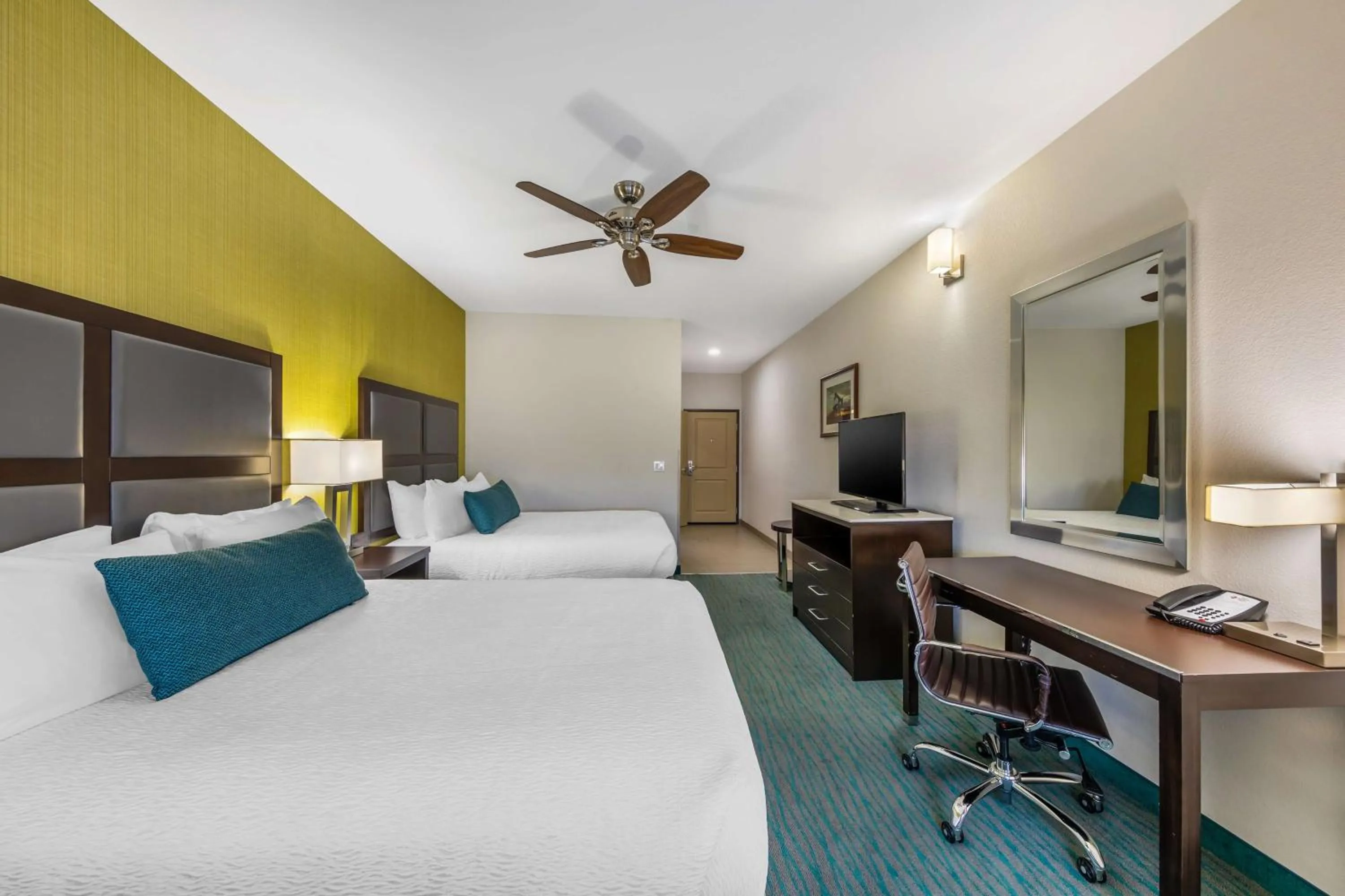 Bedroom, Bed in Best Western Plus Taft Inn