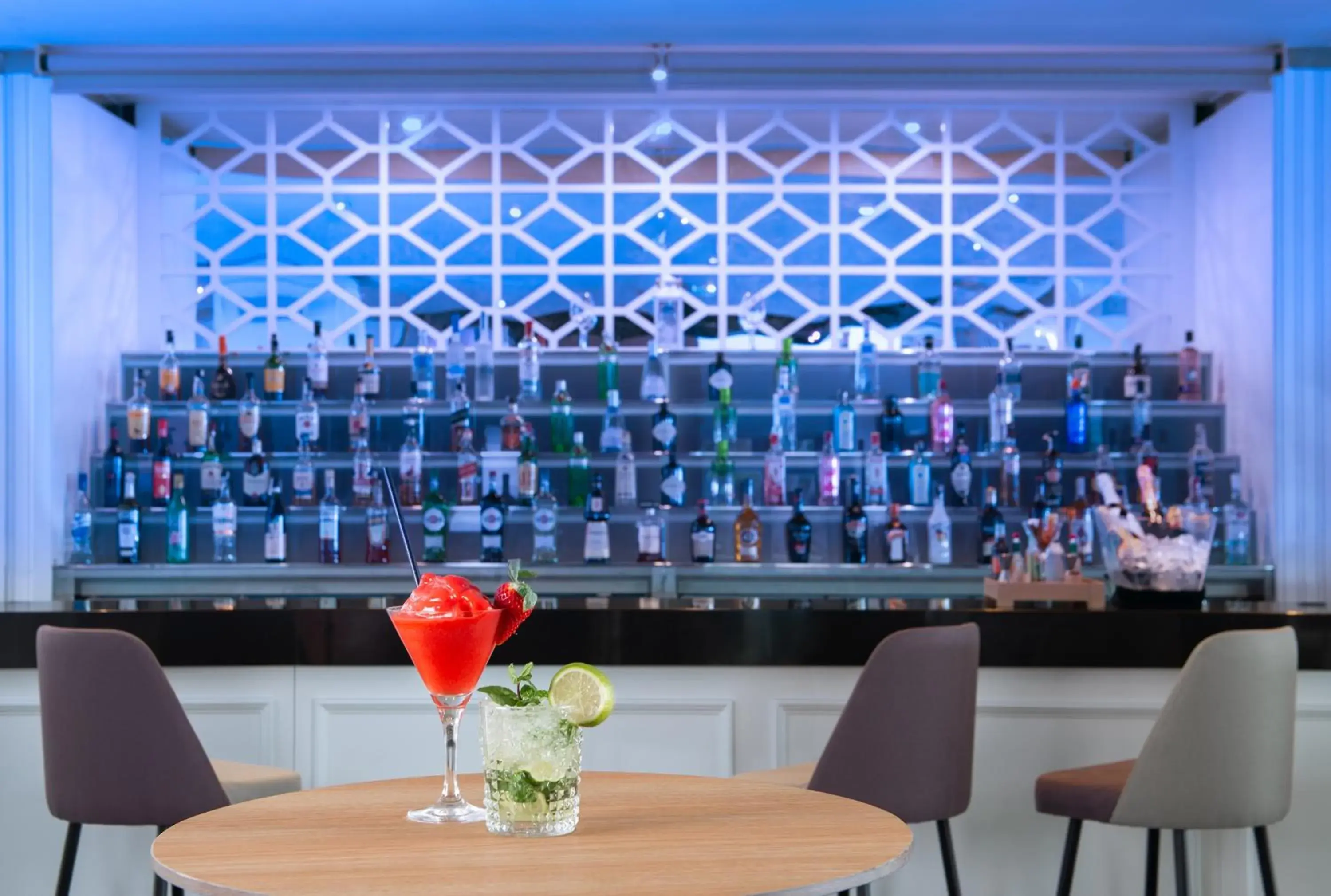 Lounge or bar in Hotel Ocean House Costa del Sol, Affiliated by Meliá Lounge or bar in Hotel Ocean House Costa del Sol, Affiliated by Meliá