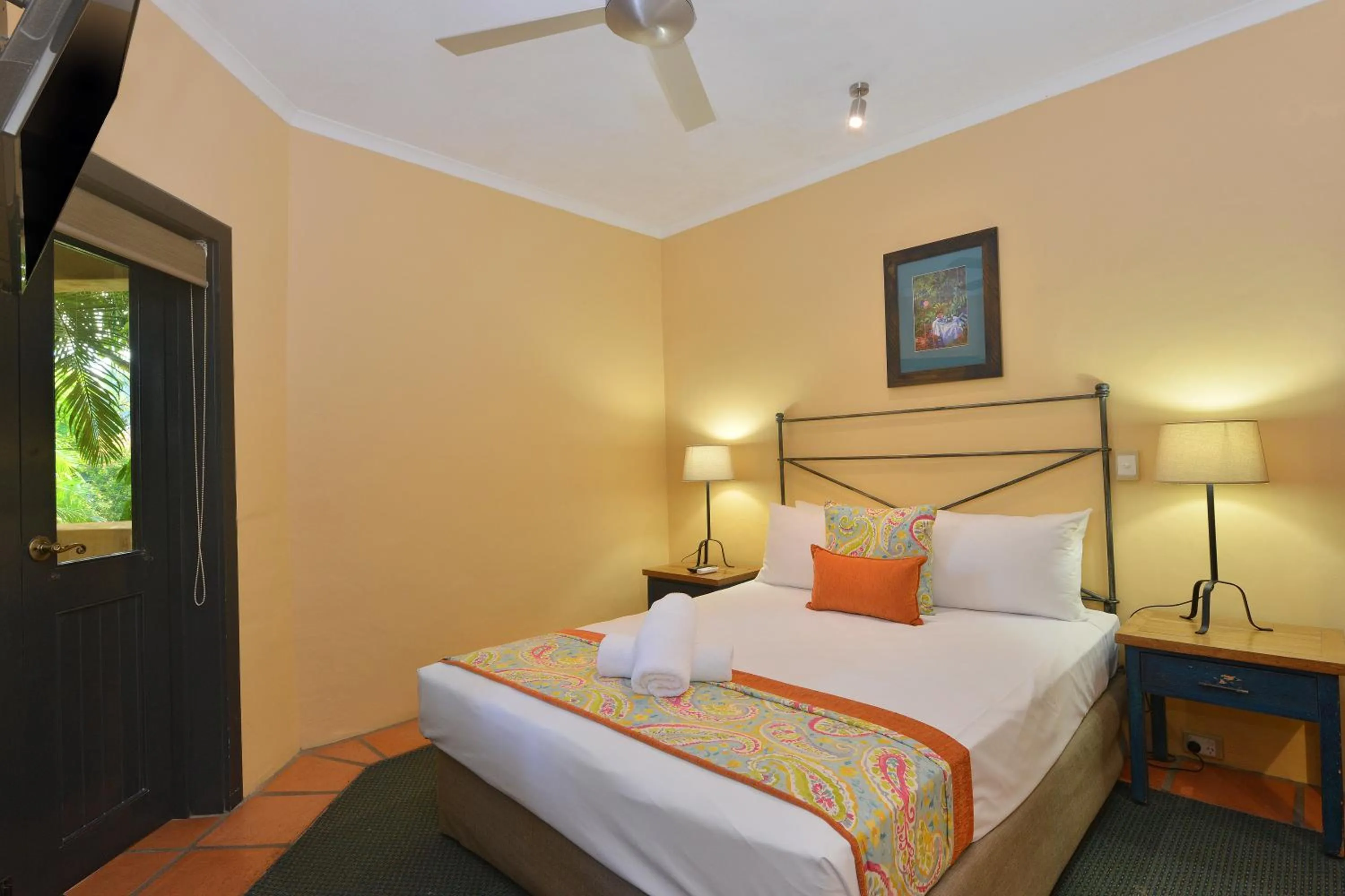 Bedroom, Bed in Seascape Apartments at Villa San Michele