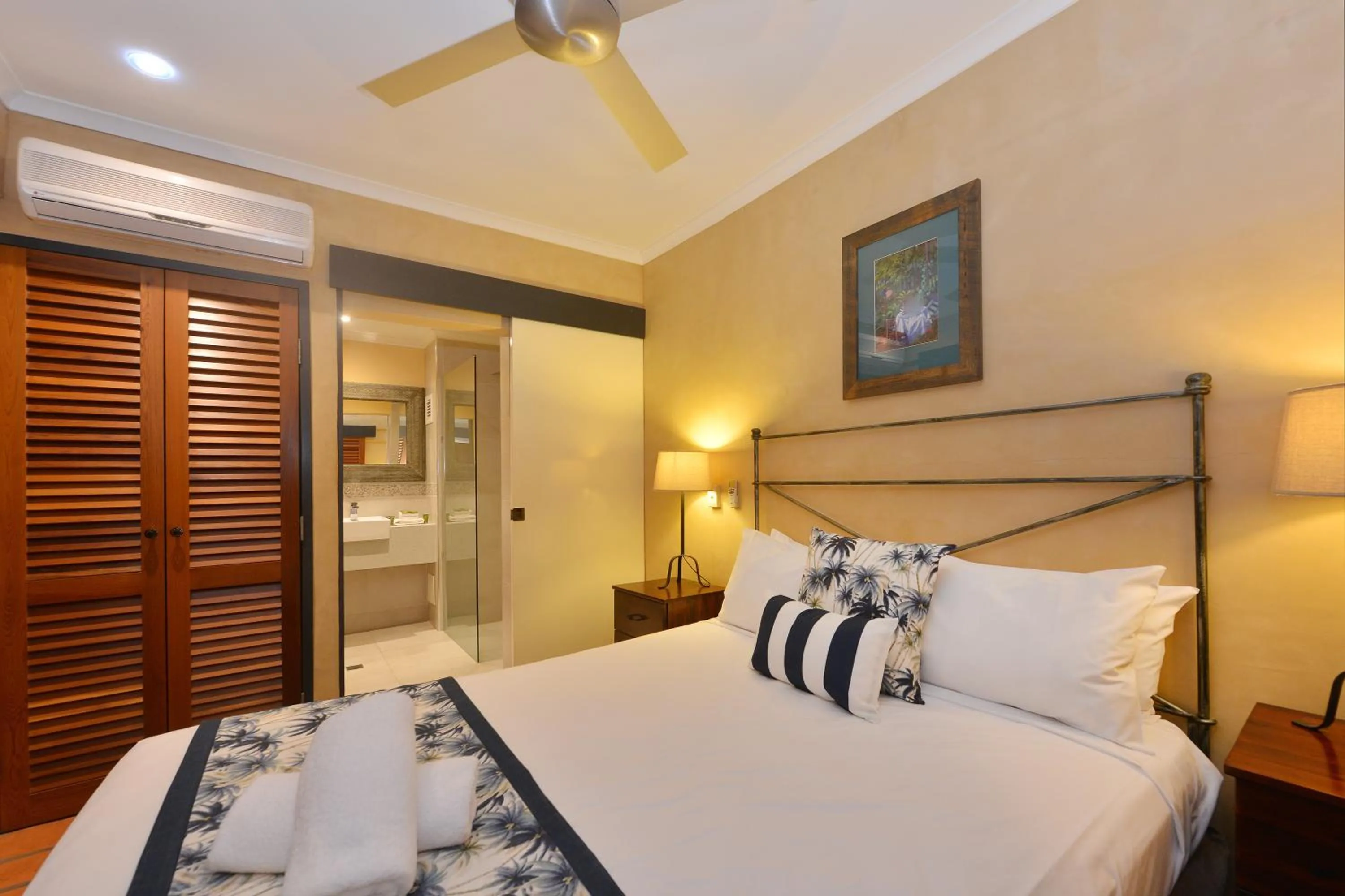 Bedroom, Bed in Seascape Apartments at Villa San Michele