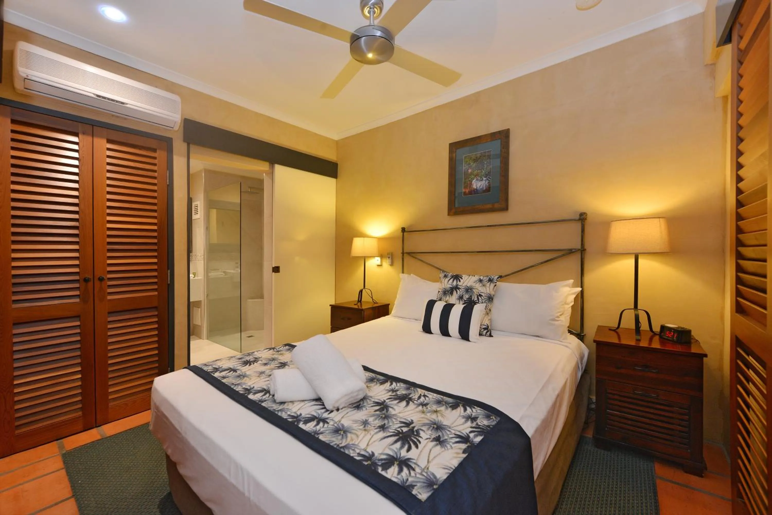 Bedroom, Bed in Seascape Apartments at Villa San Michele