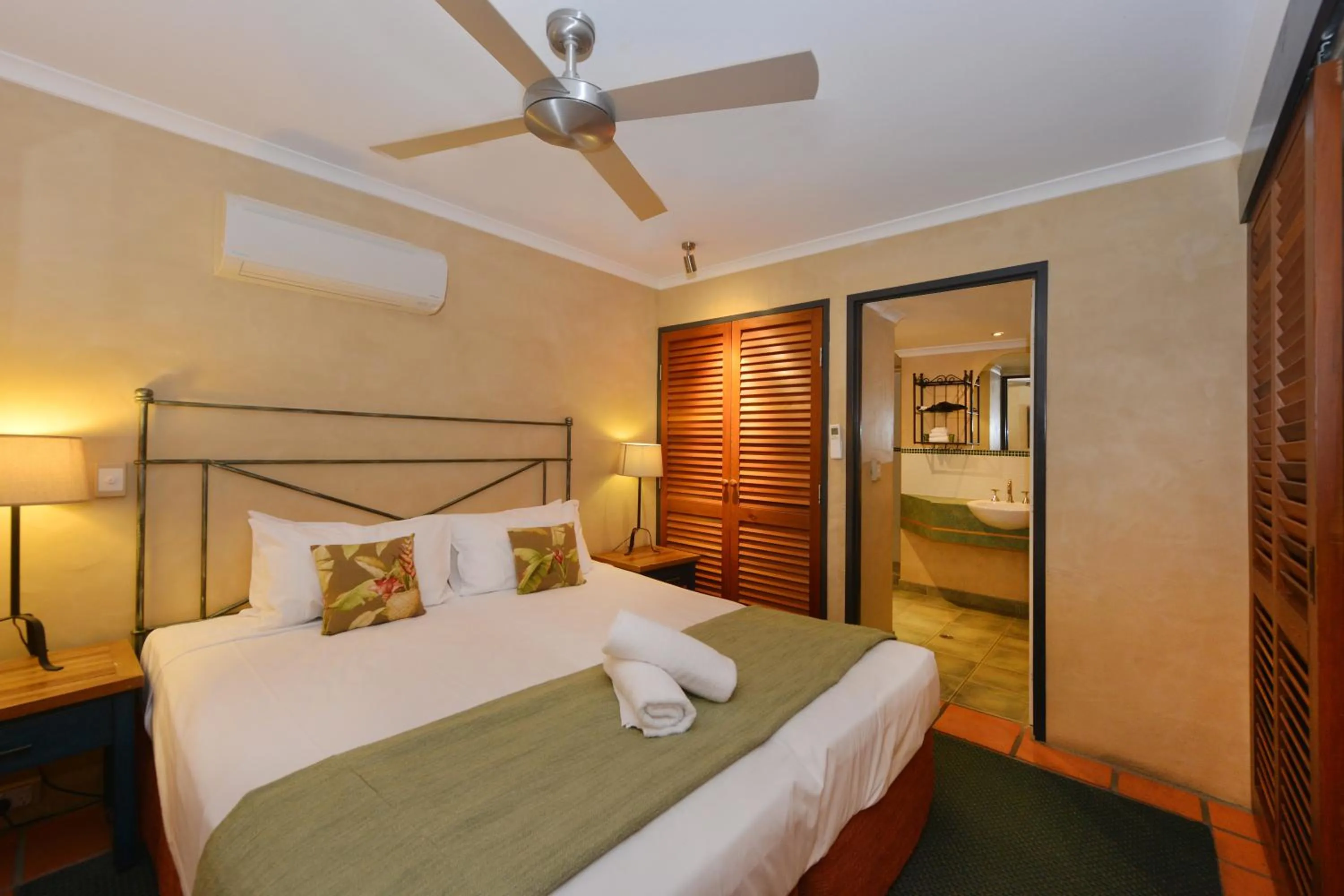 Bedroom, Bed in Seascape Apartments at Villa San Michele