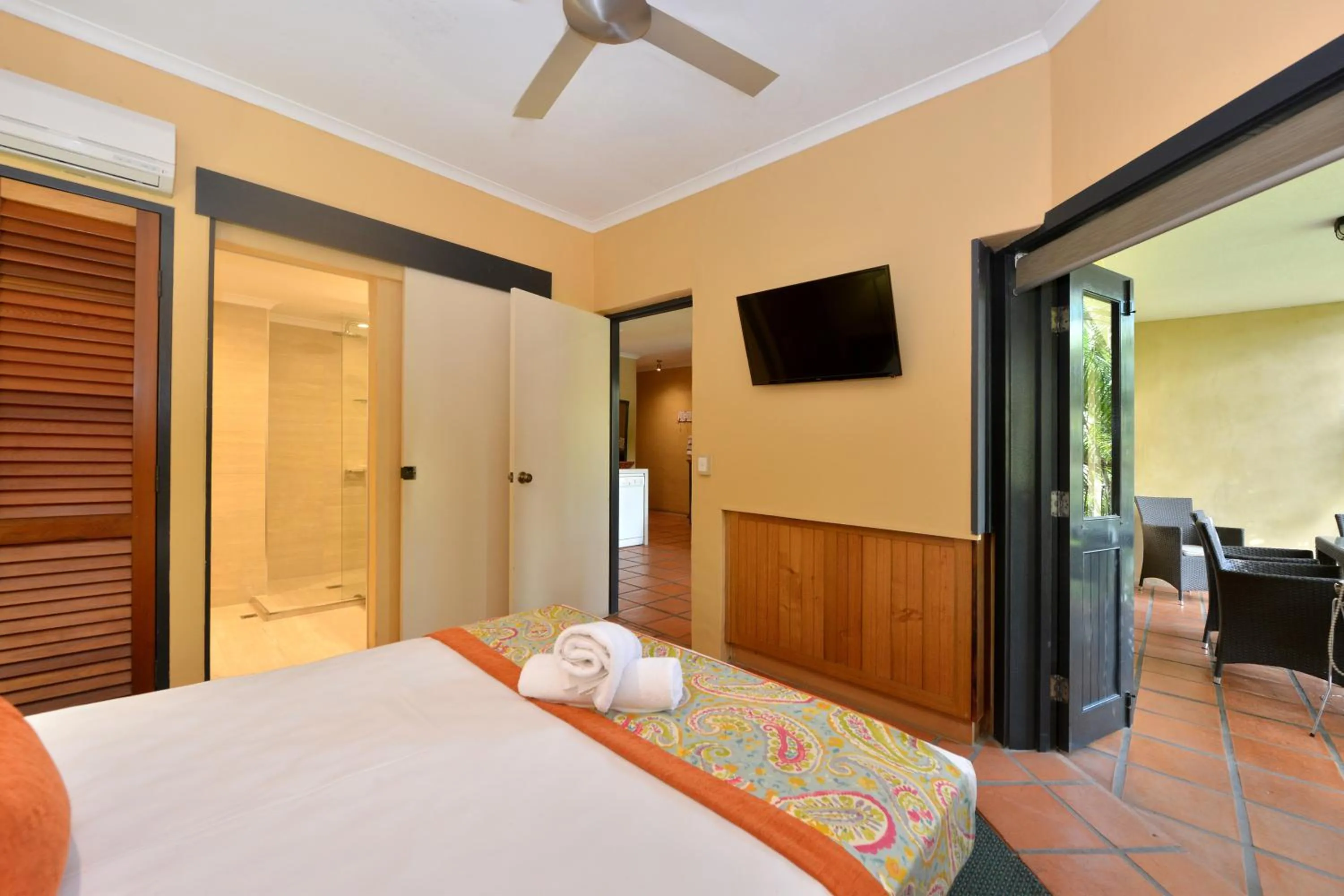 Bedroom, Bed in Seascape Apartments at Villa San Michele