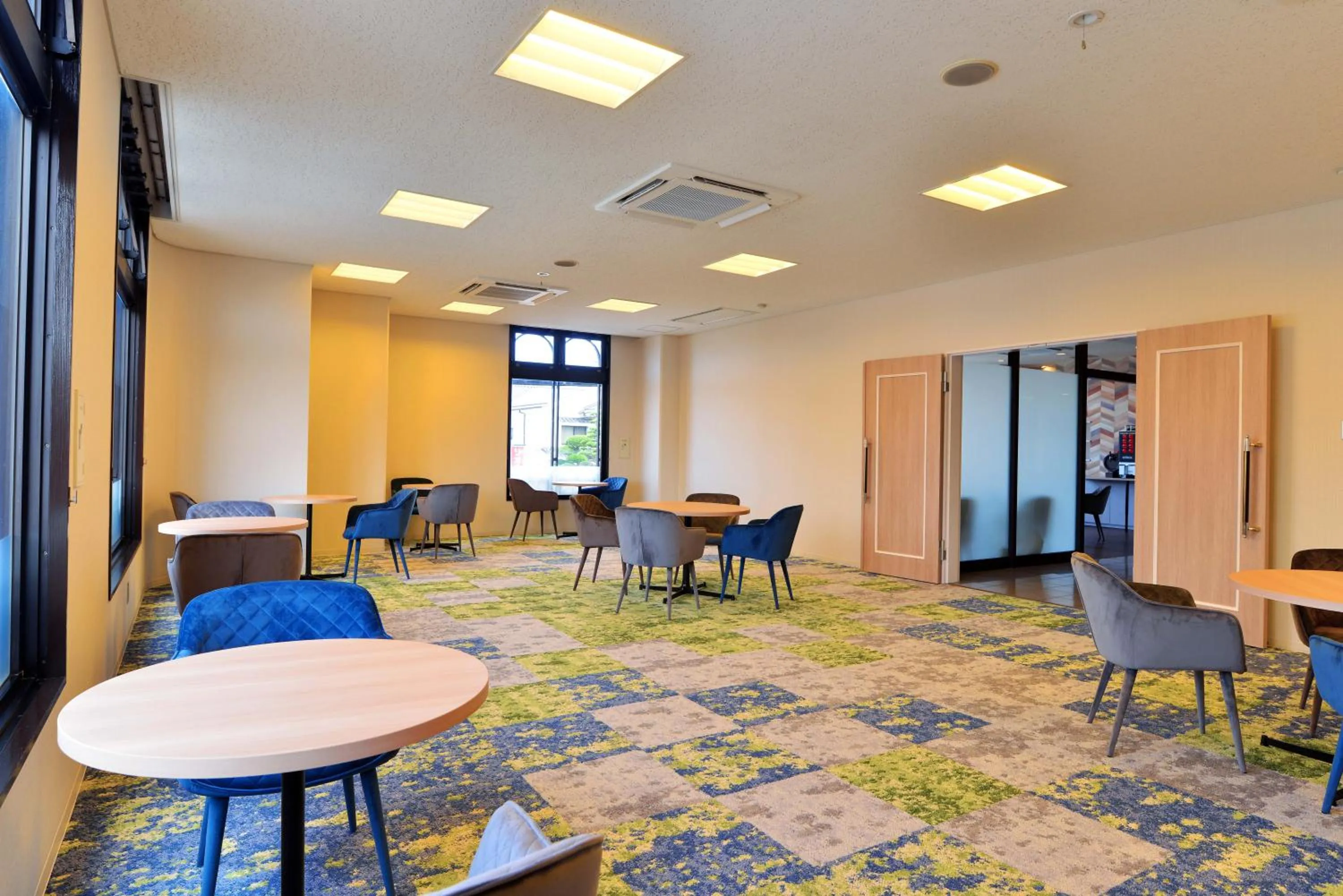 Communal lounge/ TV room in Hotel New Gaea Itoshima