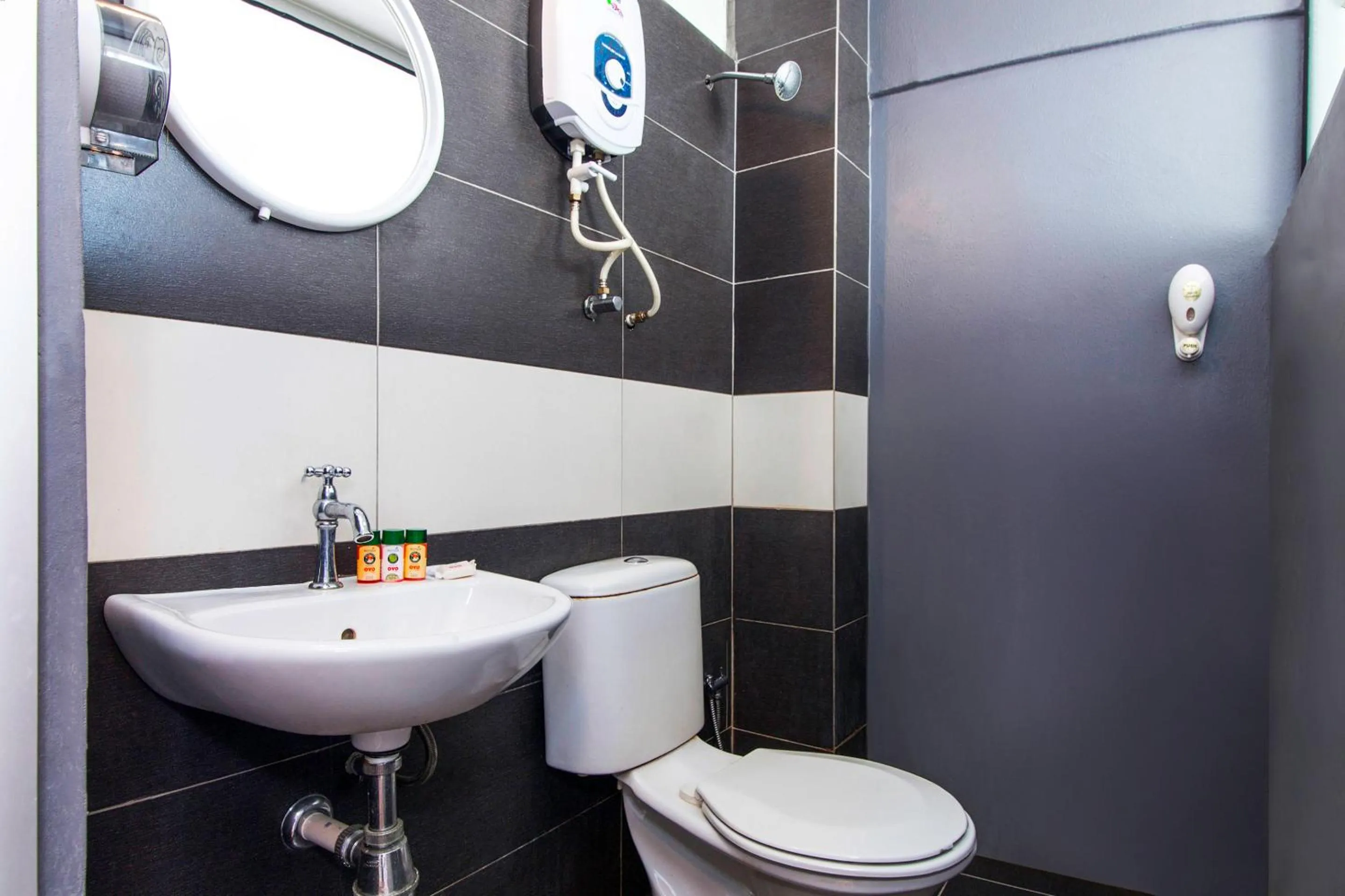 Bathroom in Super OYO 251 Intime Hotel