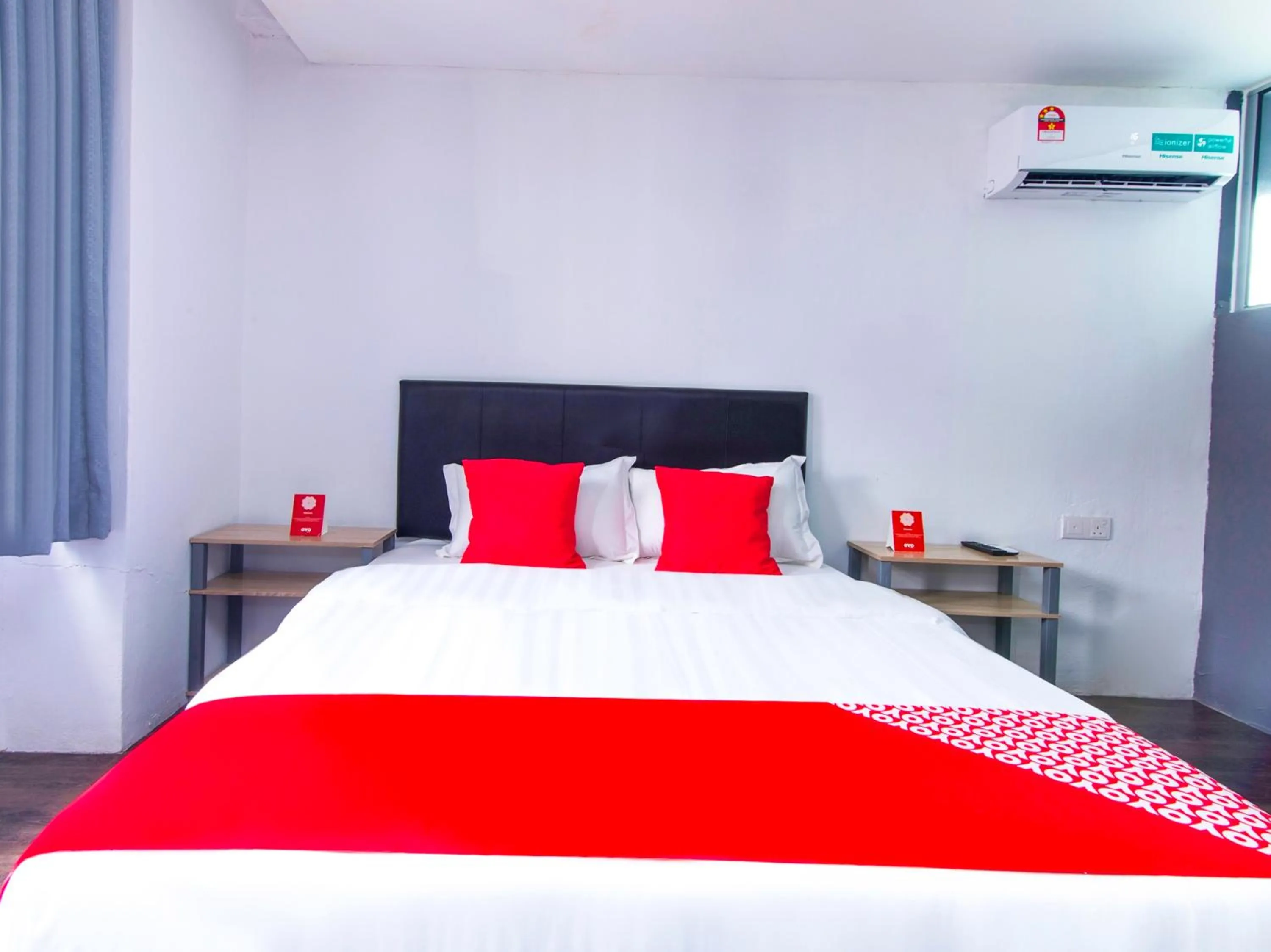 Bedroom, Bed in Super OYO 251 Intime Hotel