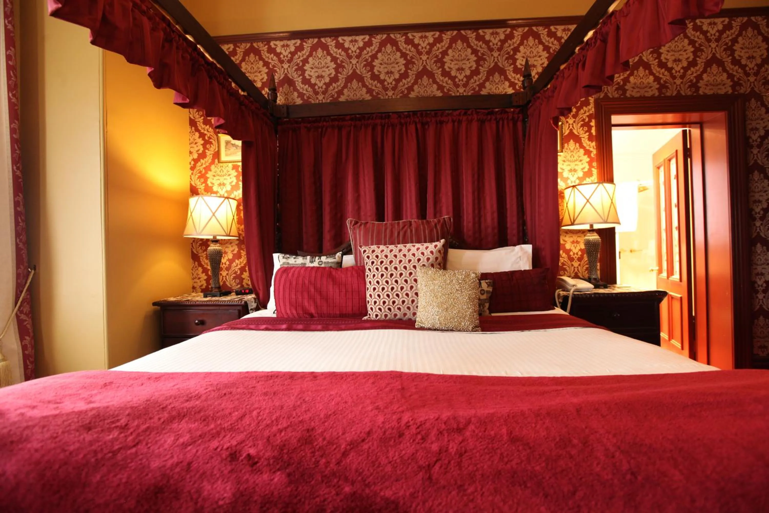 Bedroom, Bed in The Grand On Macfie