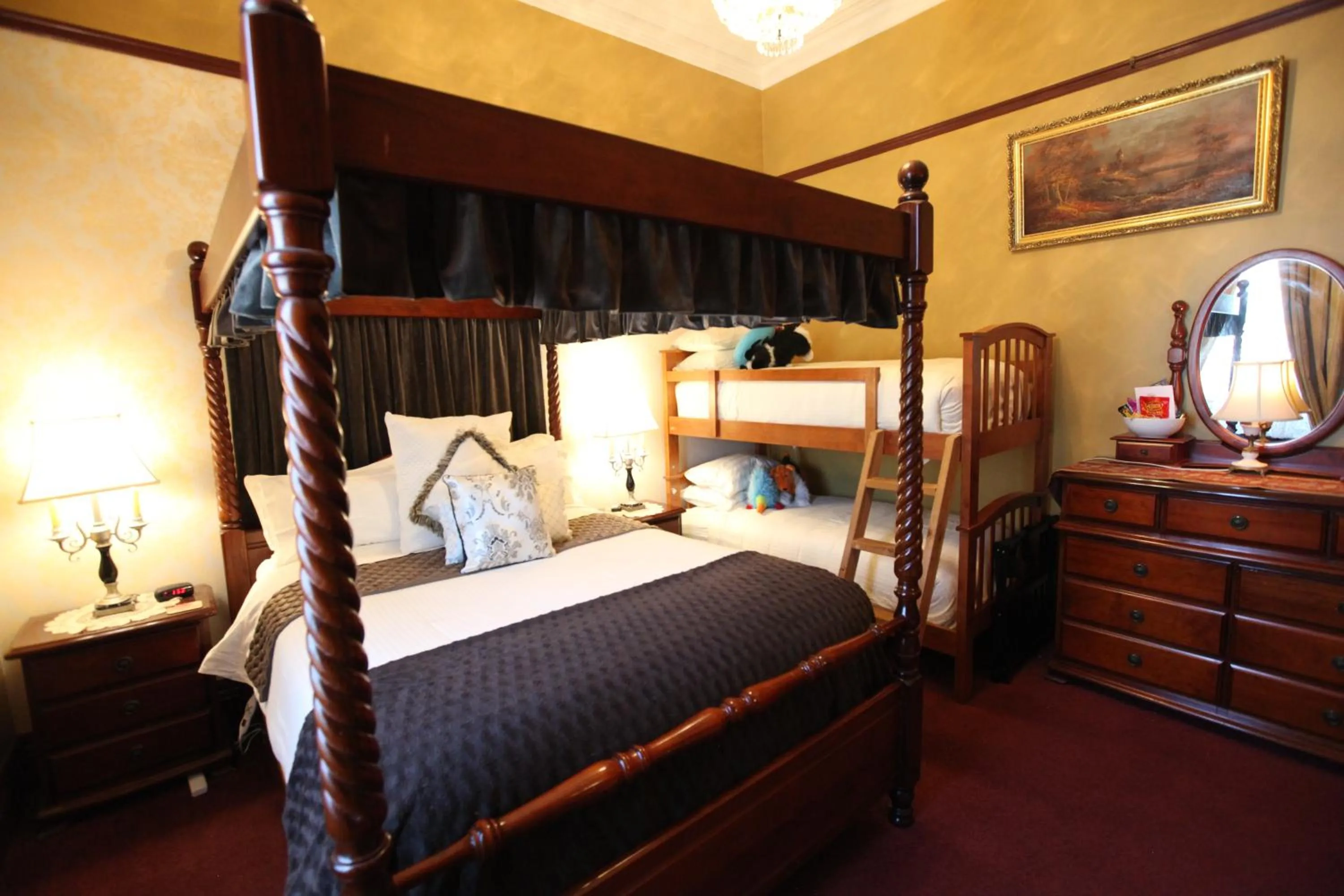 Bedroom, Bed in The Grand On Macfie