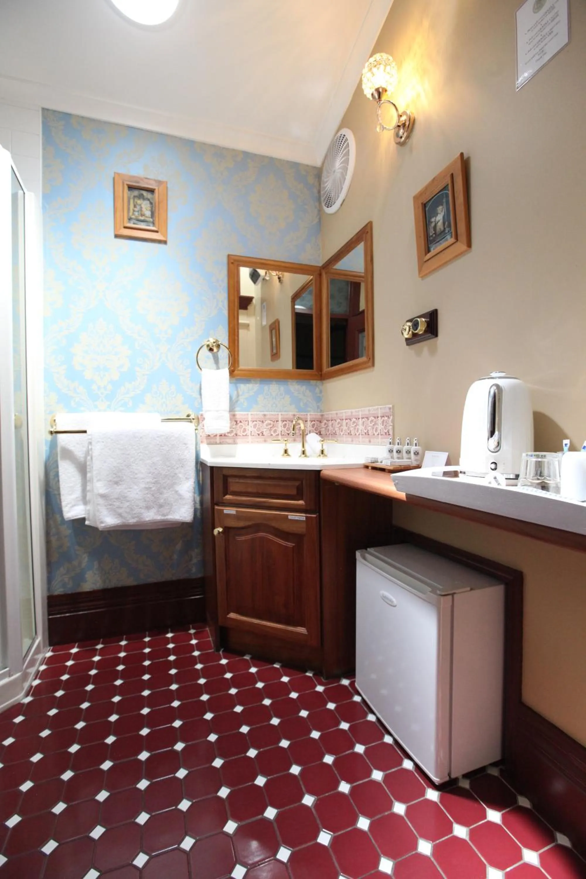 Bathroom, Bed in The Grand On Macfie