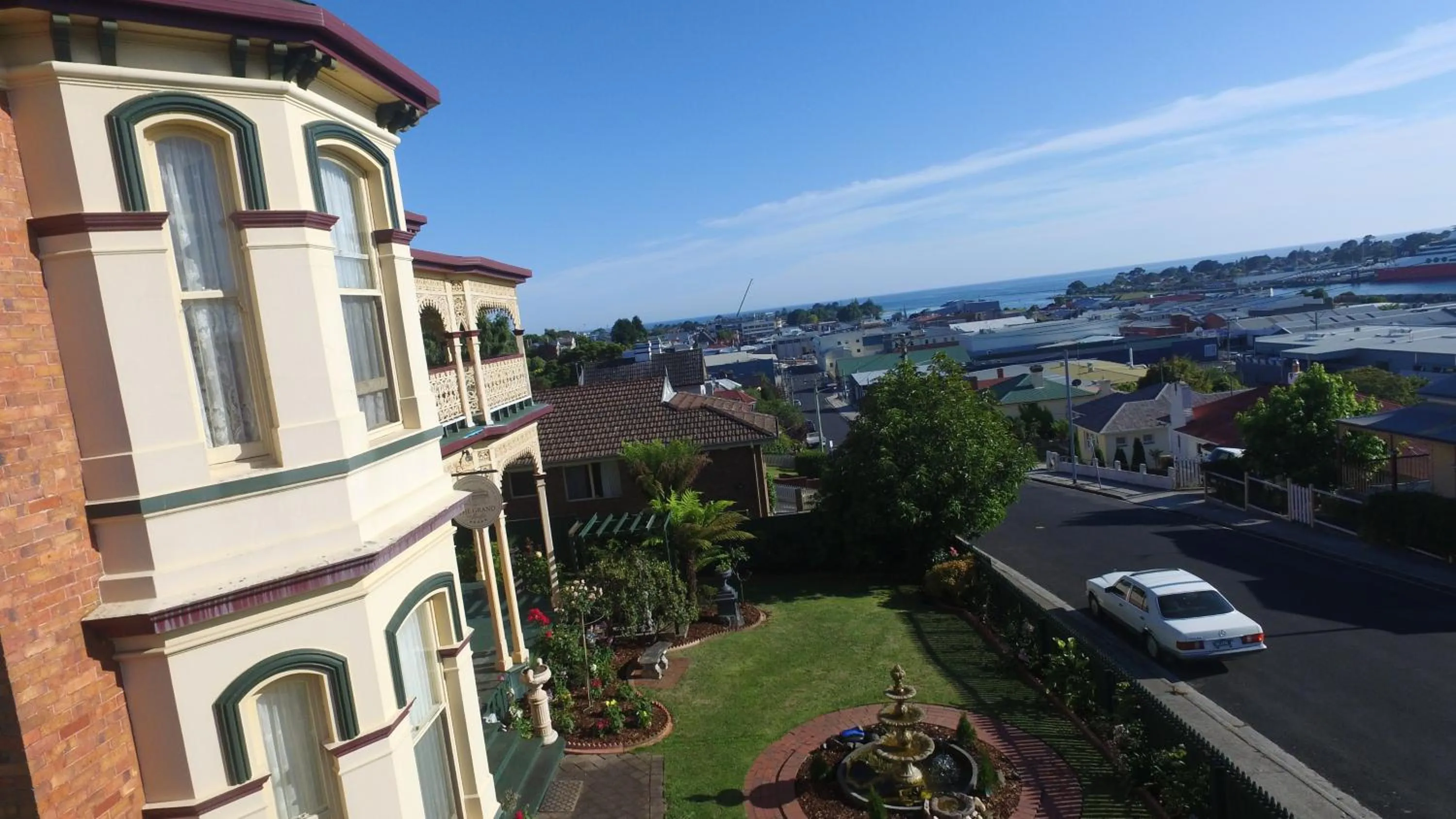 Neighbourhood in The Grand On Macfie