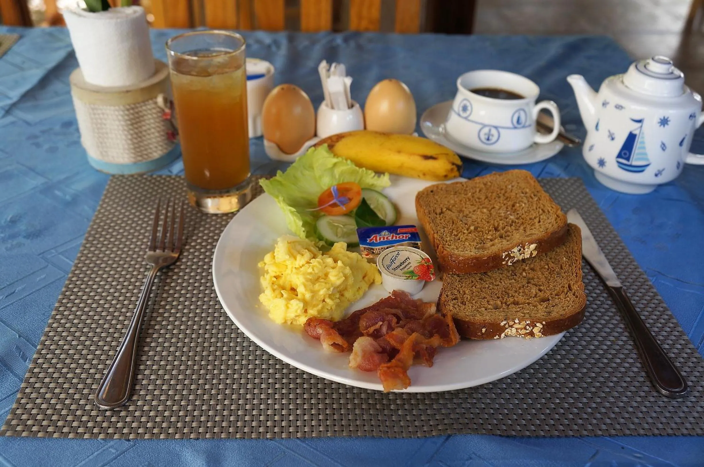 Breakfast in Captain's Lodge and Bar