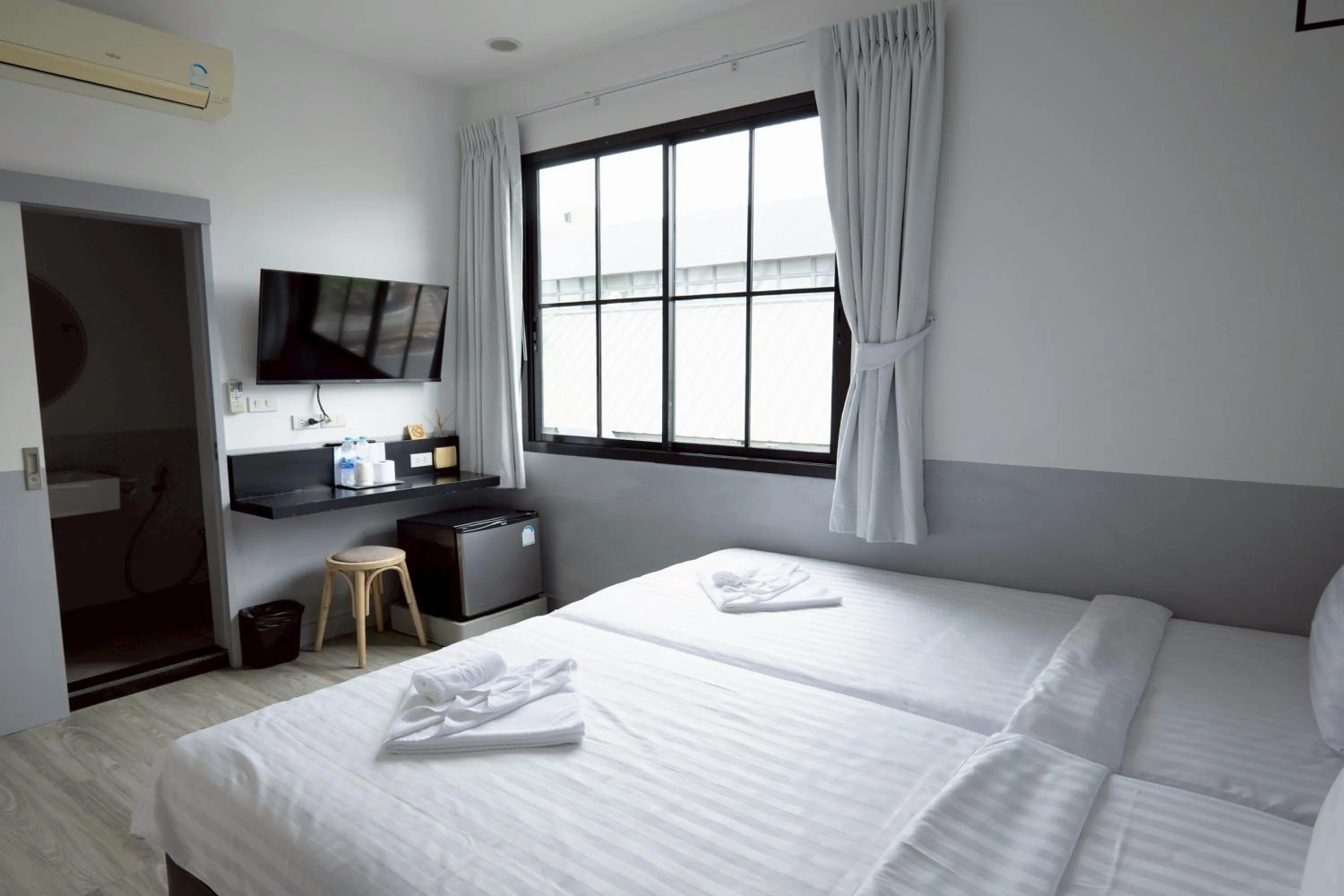 Photo of the whole room, Bed in Surachet at 257 Boutique House