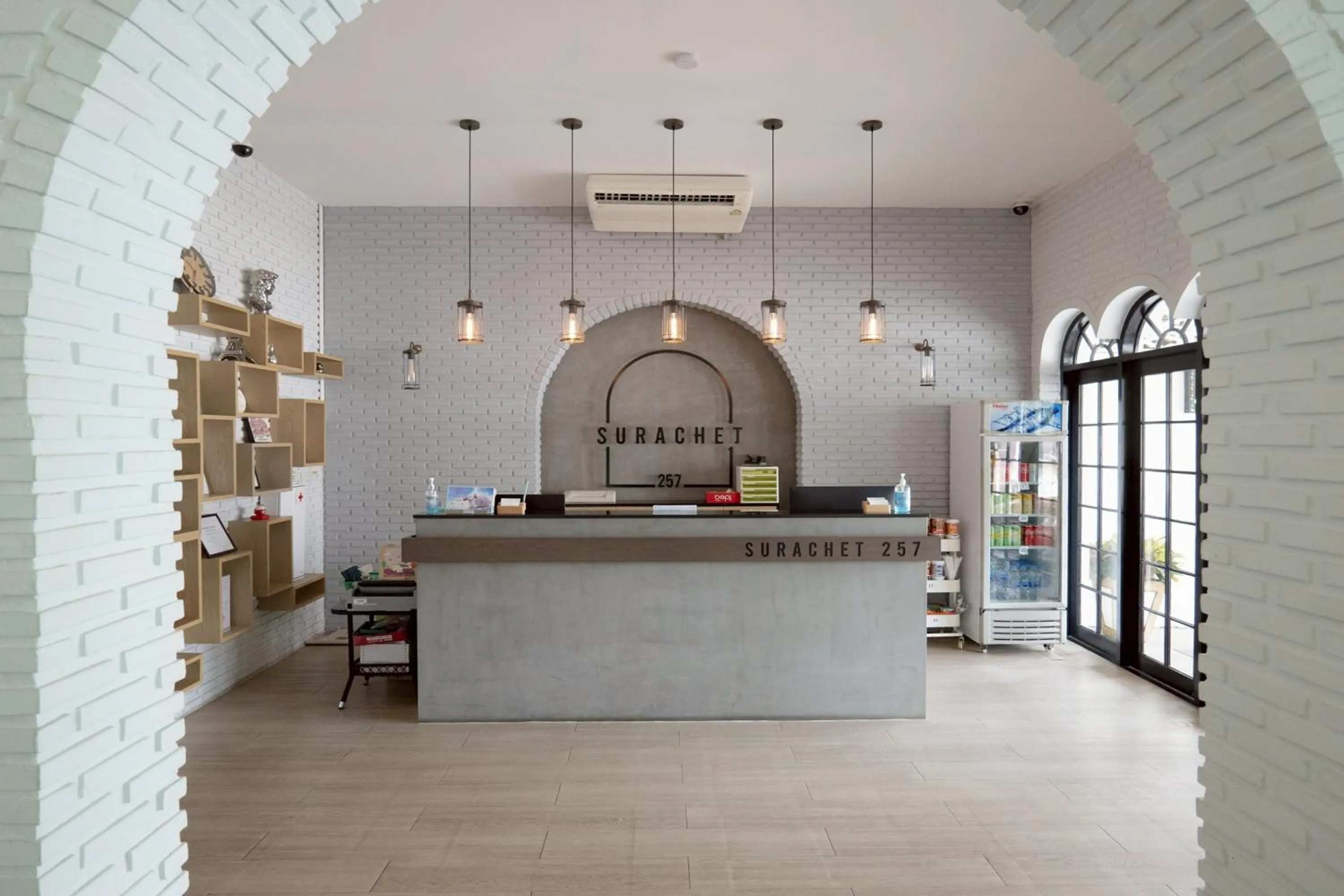 Lobby or reception in Surachet at 257 Boutique House