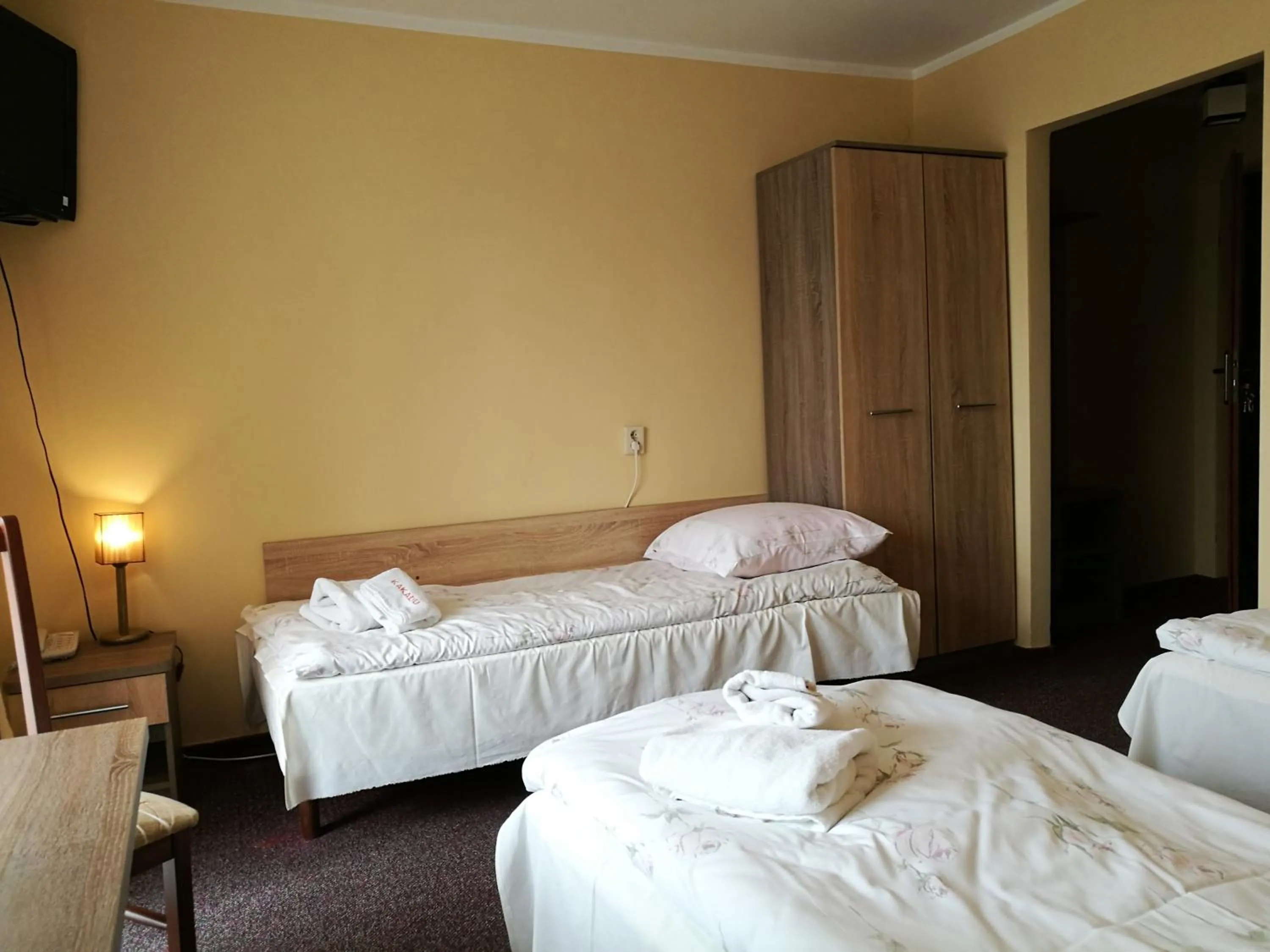 Photo of the whole room, Bed in Hotel Kakadu