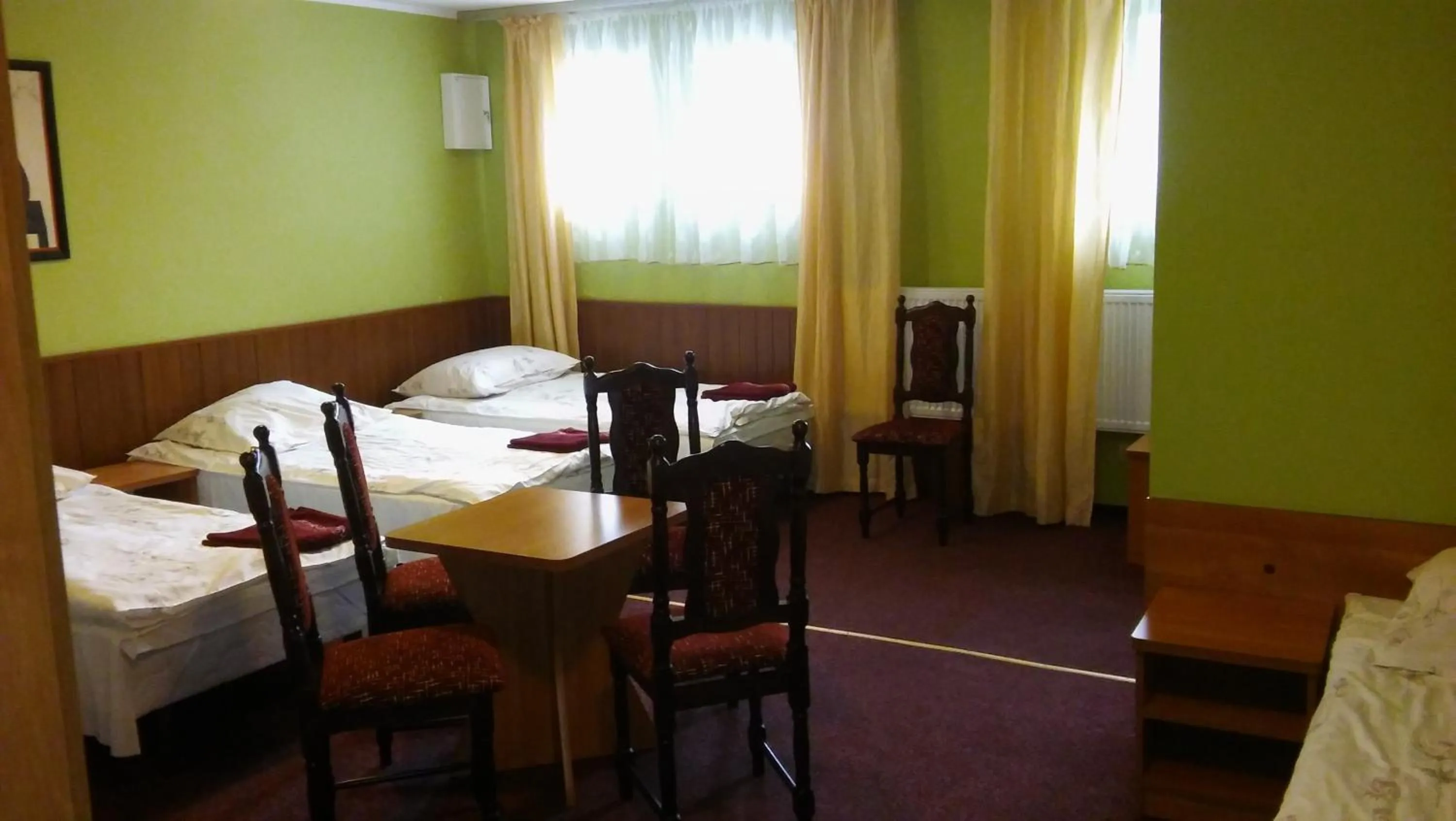 Photo of the whole room, Bed in Hotel Kakadu