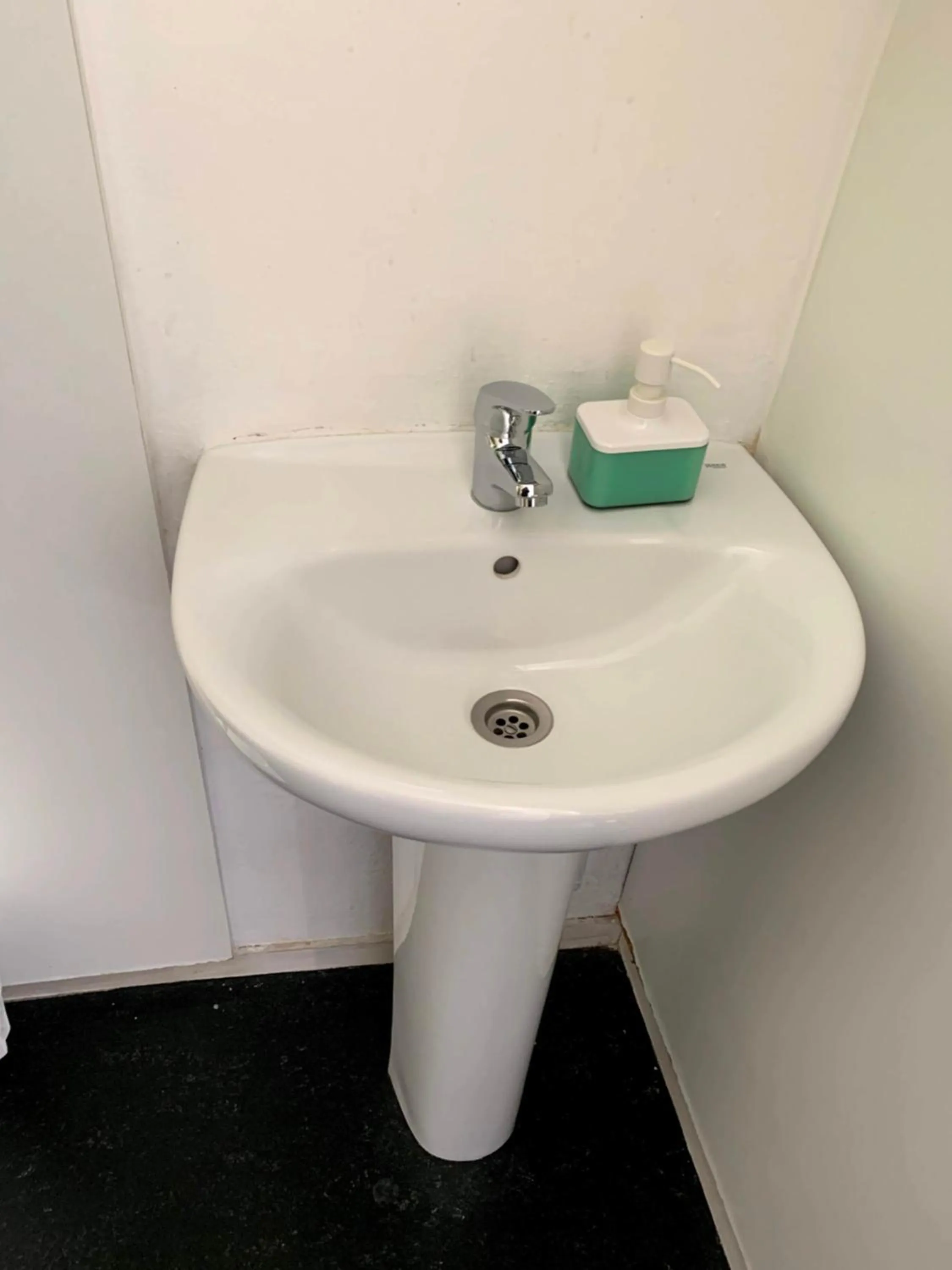 Central and Basic Universitat for YOUNG HOSTEL